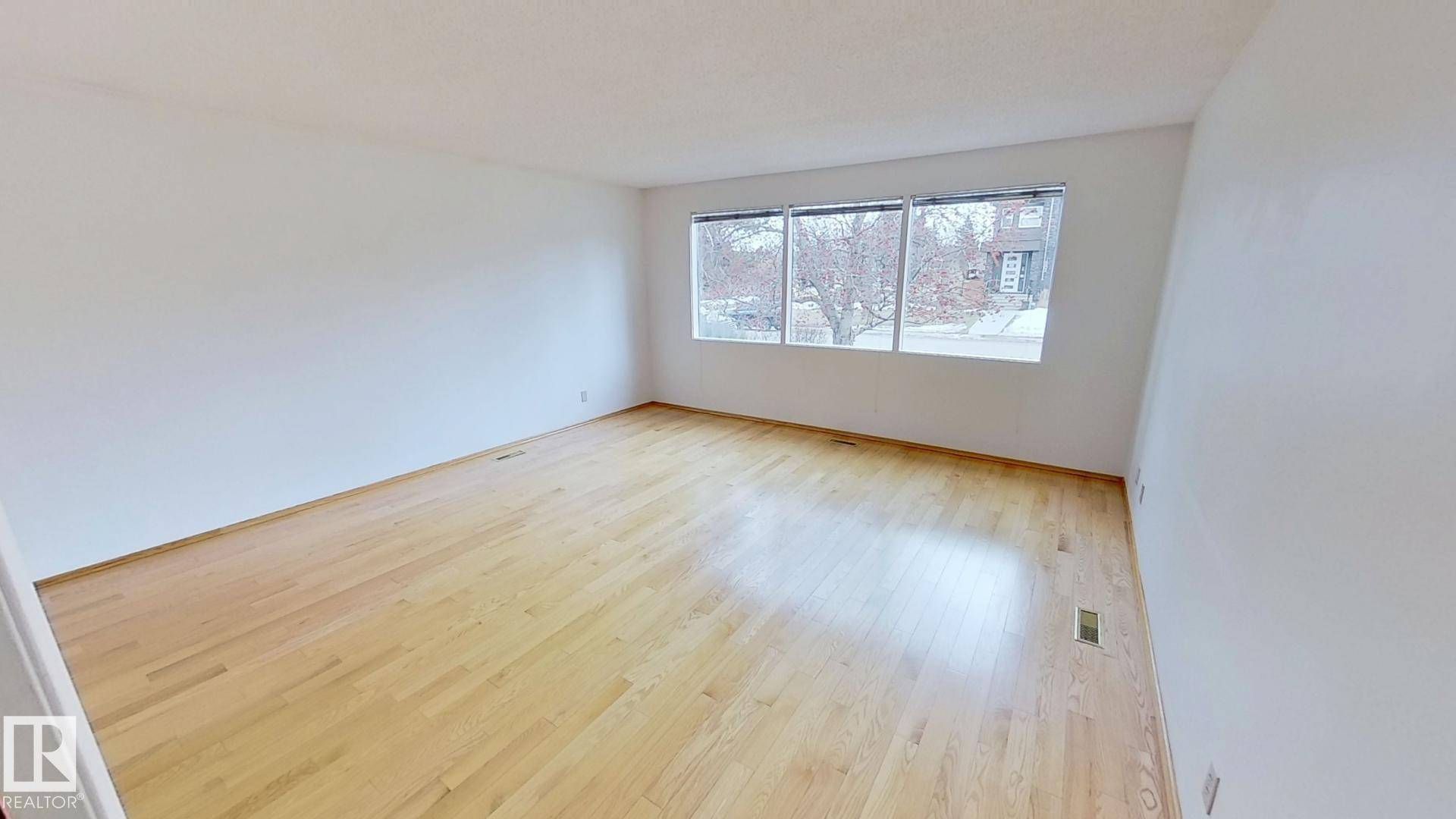 Edmonton, AB T5R 3C5,14604 78 AV NW
