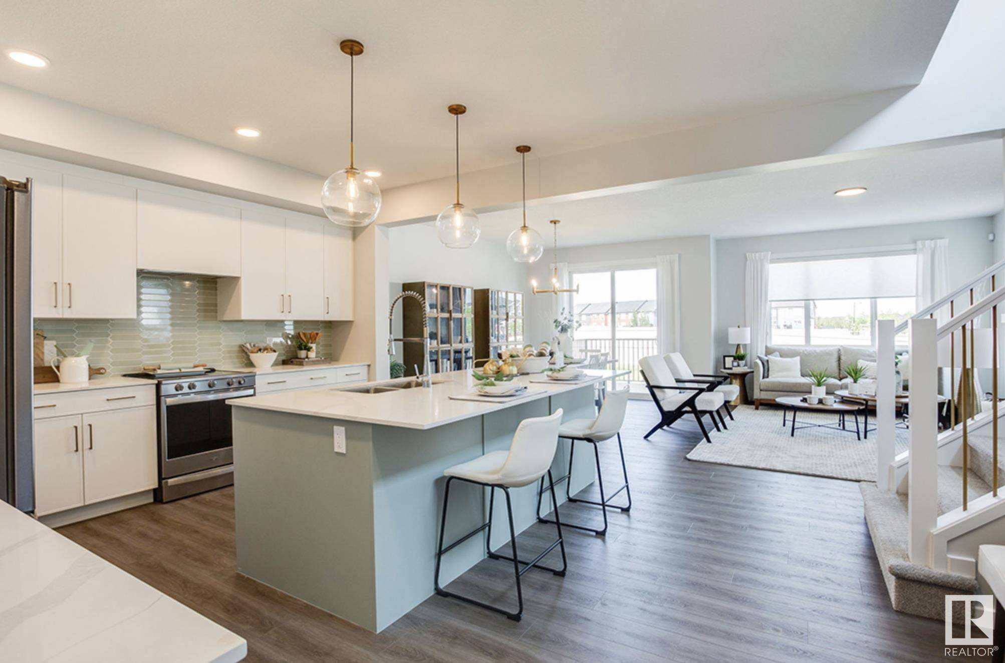 Edmonton, AB T6M 2C4,20711 24 AV NW