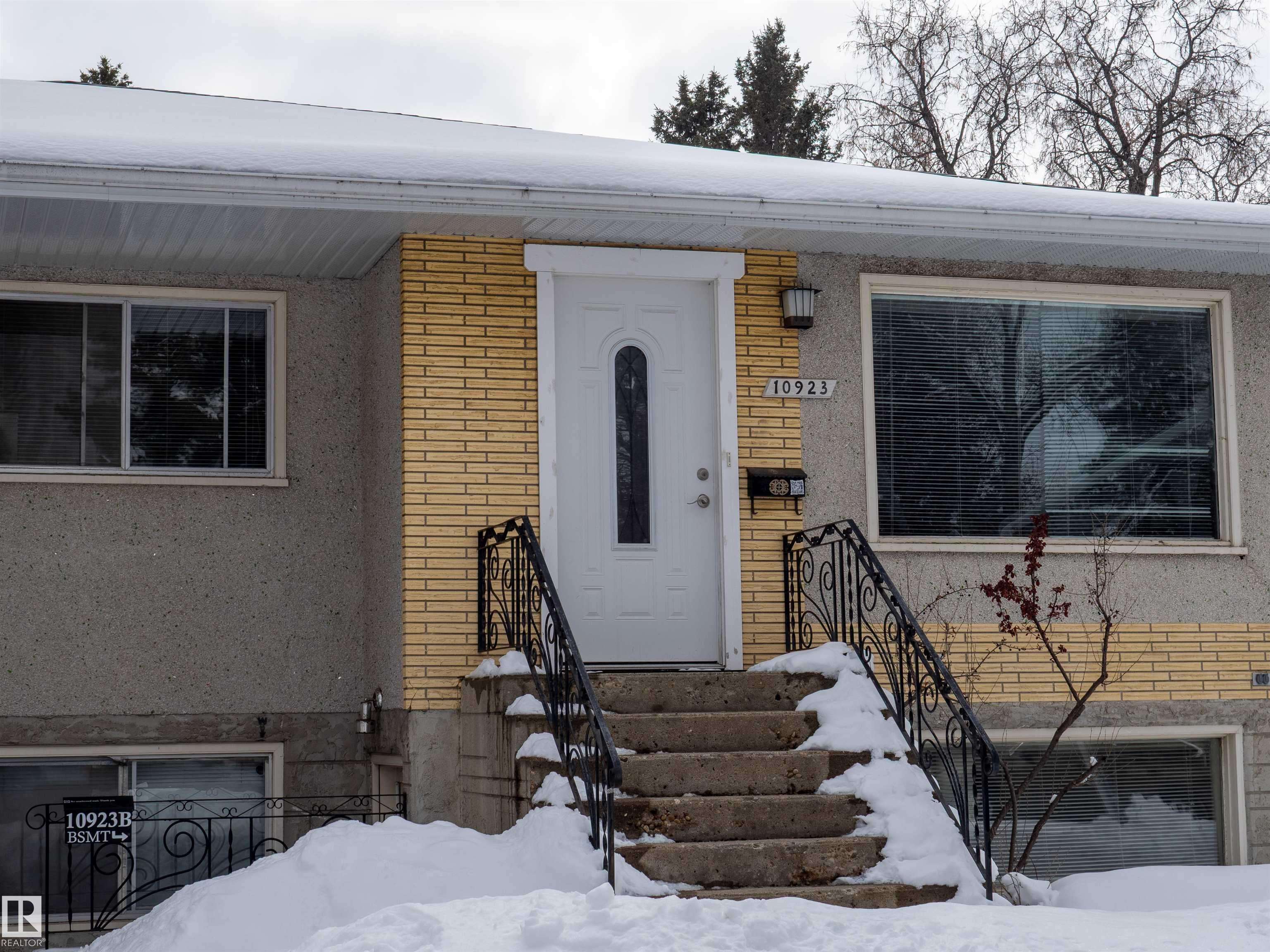 Edmonton, AB T6H 2B9,10921 - 10923 68 AV NW