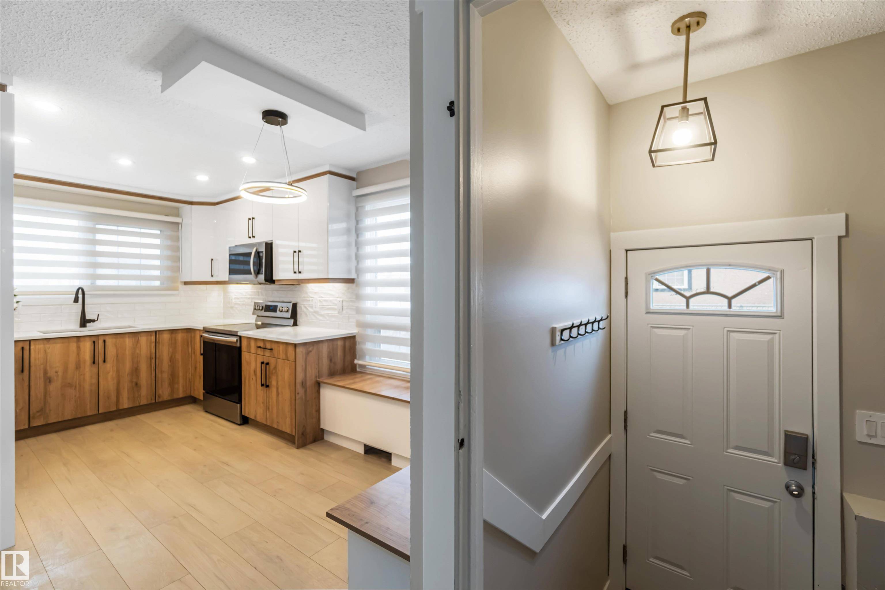 Edmonton, AB T5X 4R2,779 WARWICK RD NW
