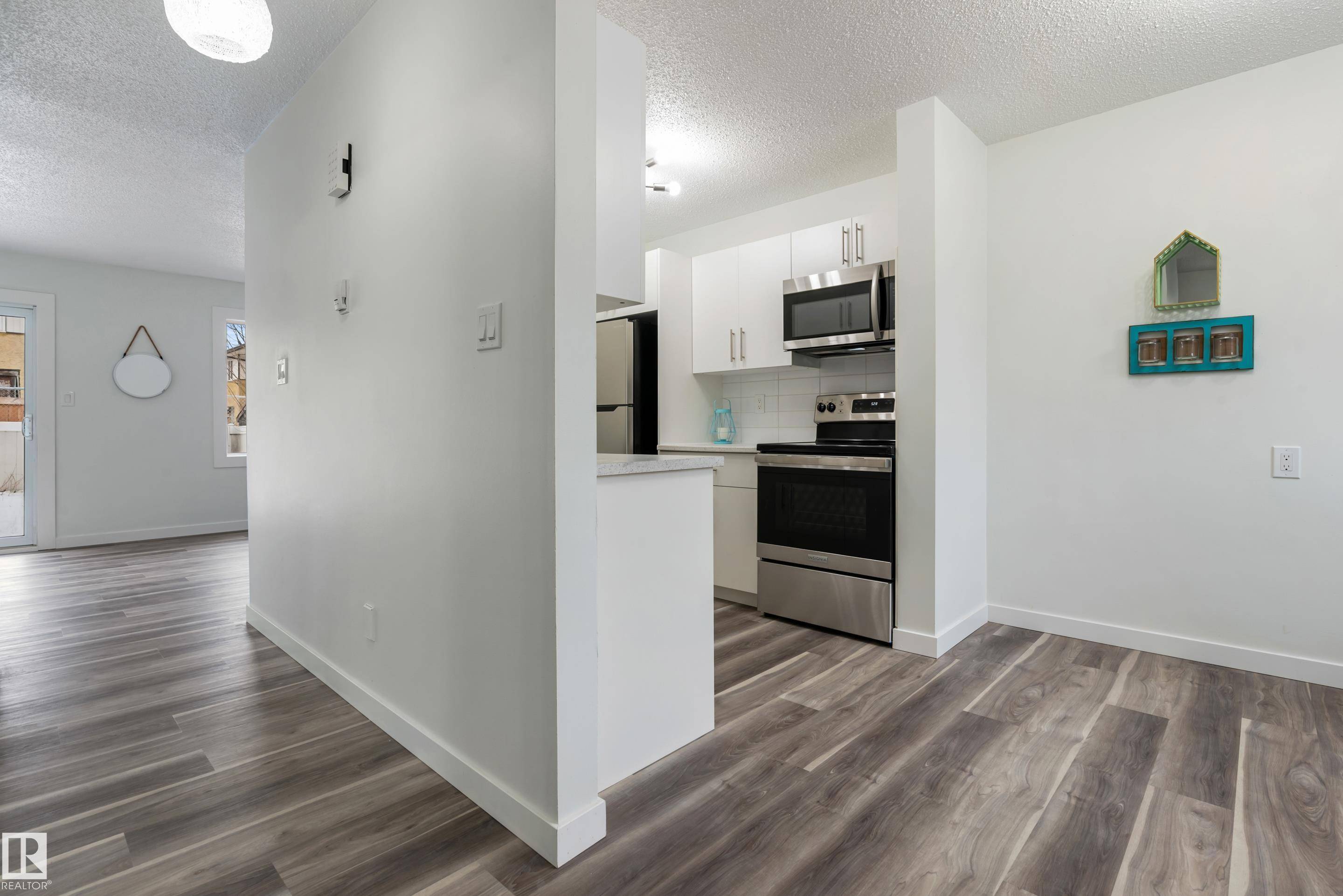 Edmonton, AB T5Y 1R4,3195A 139 AV NW