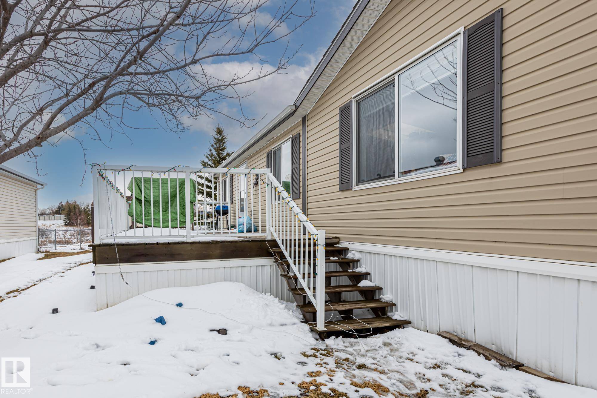 Edmonton, AB T6P 0B2,442 Oak Wood CR NW NW