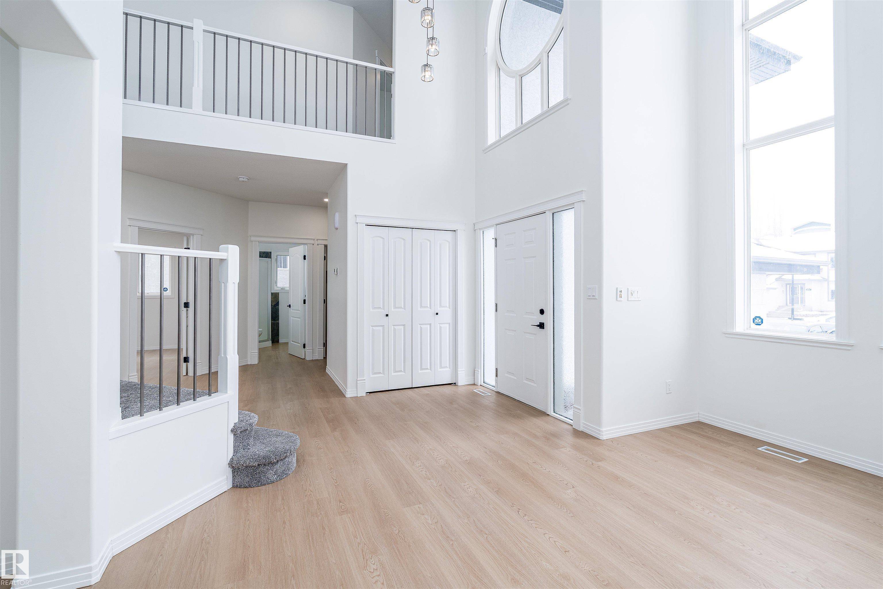 Edmonton, AB T6R 3K4,925 THOMPSON PL NW