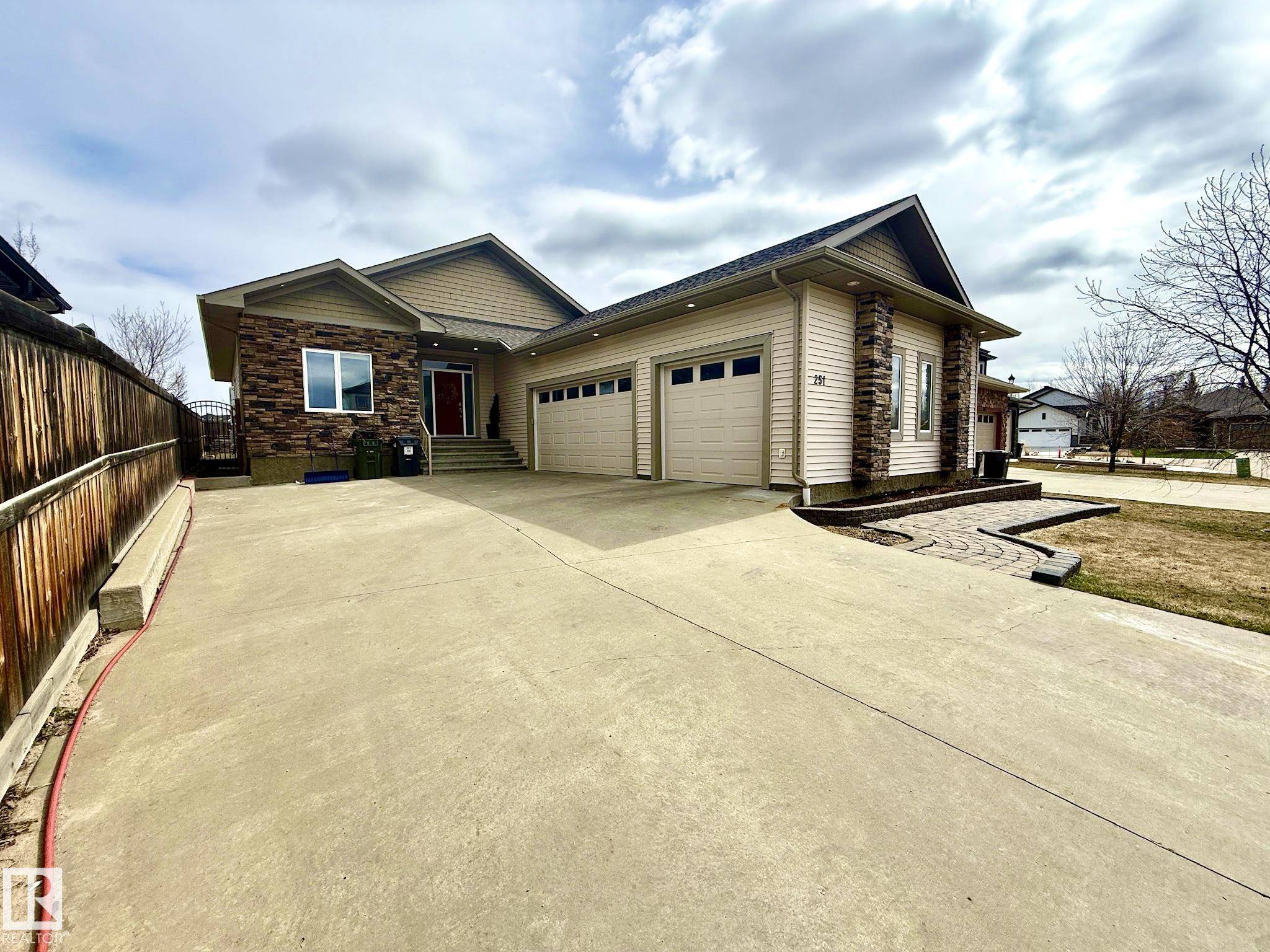 Devon, AB T9G 0A3,251 RAVINE DR