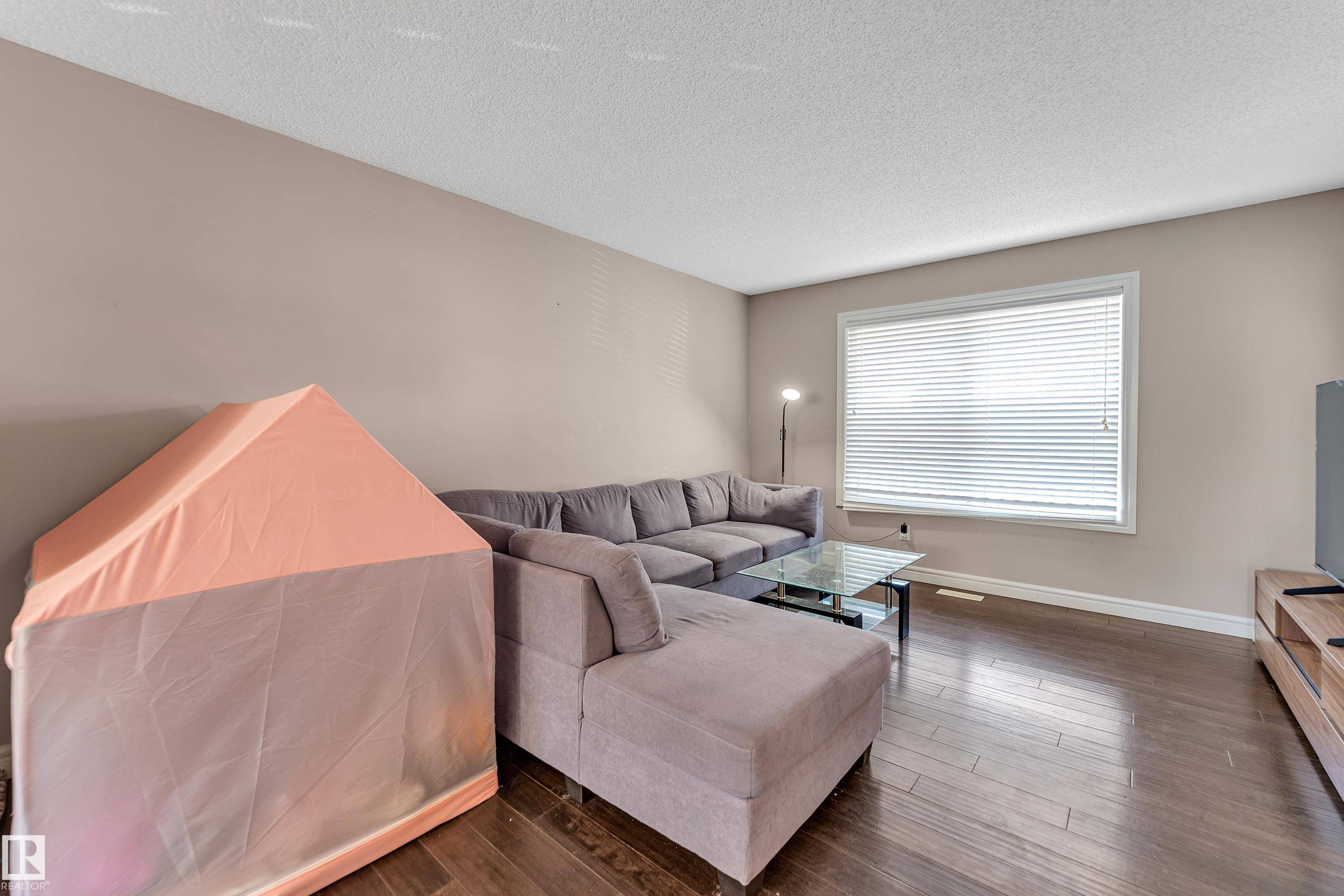 Edmonton, AB T6T 0Z2,3035 14 AV NW