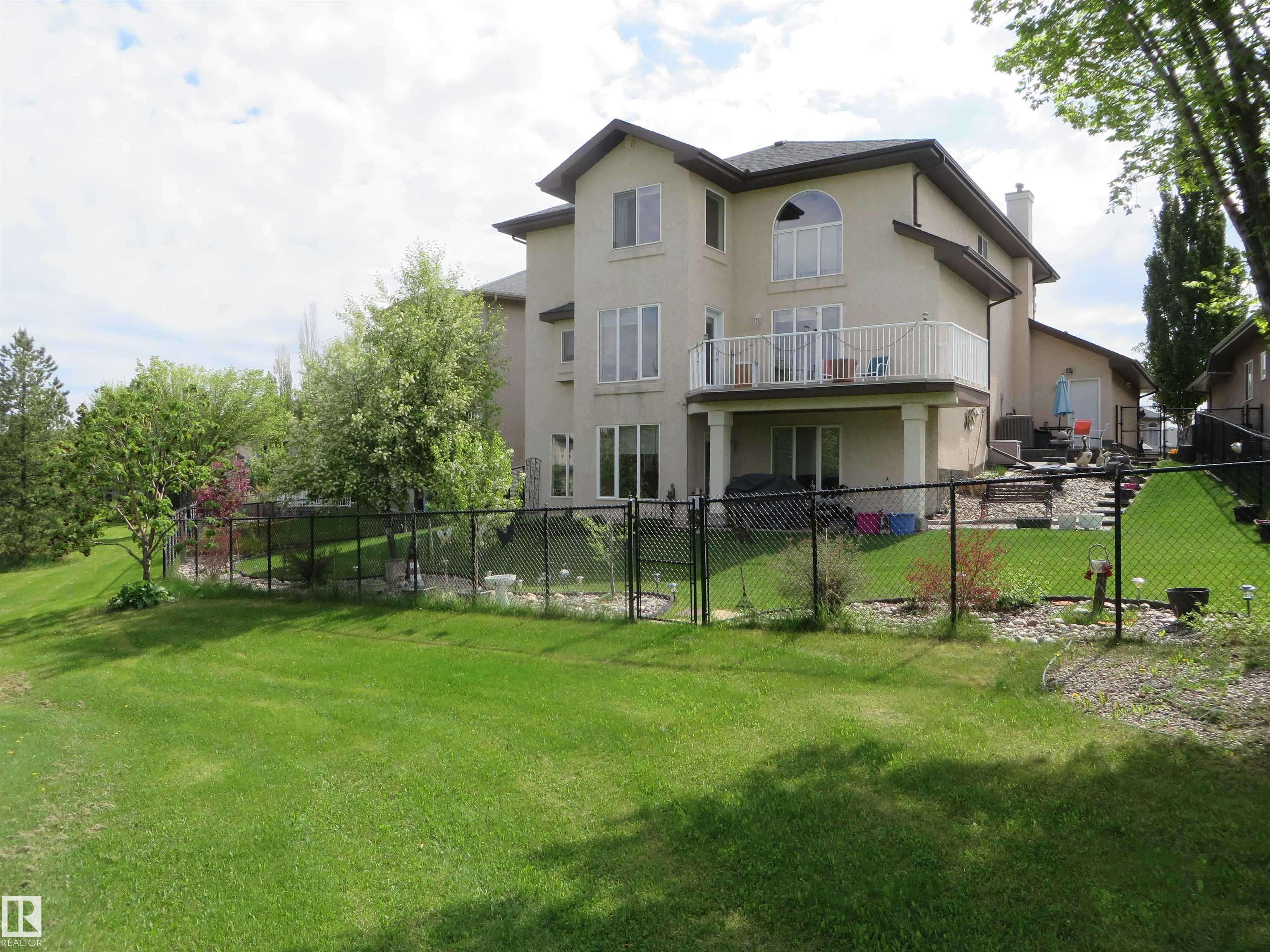 Edmonton, AB T6R 3J4,1524 Haswell CL NW