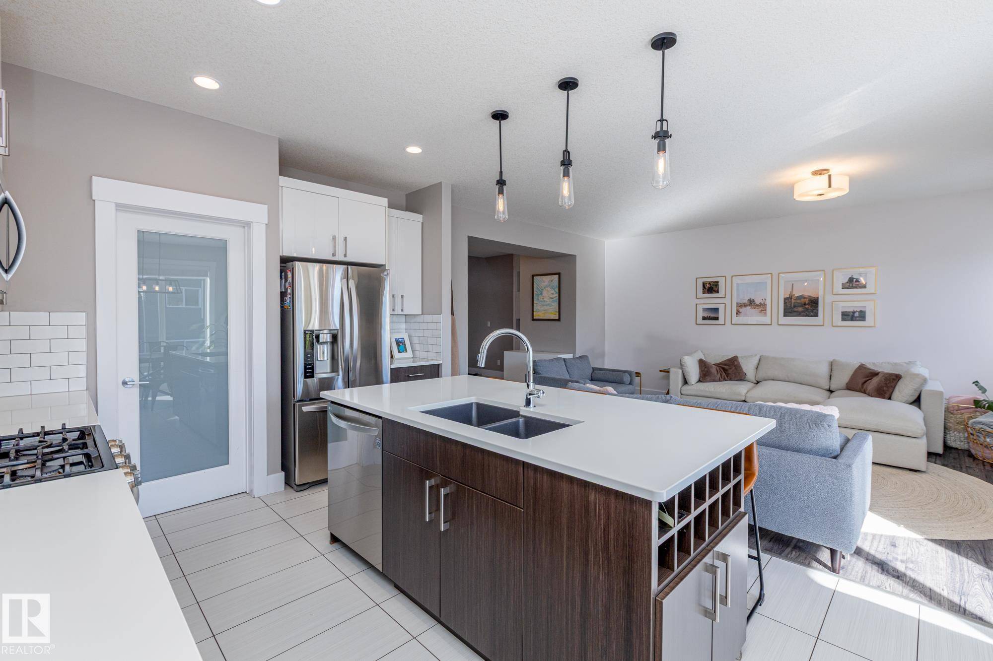 Edmonton, AB T6W 2T9,2118 WARE RD NW