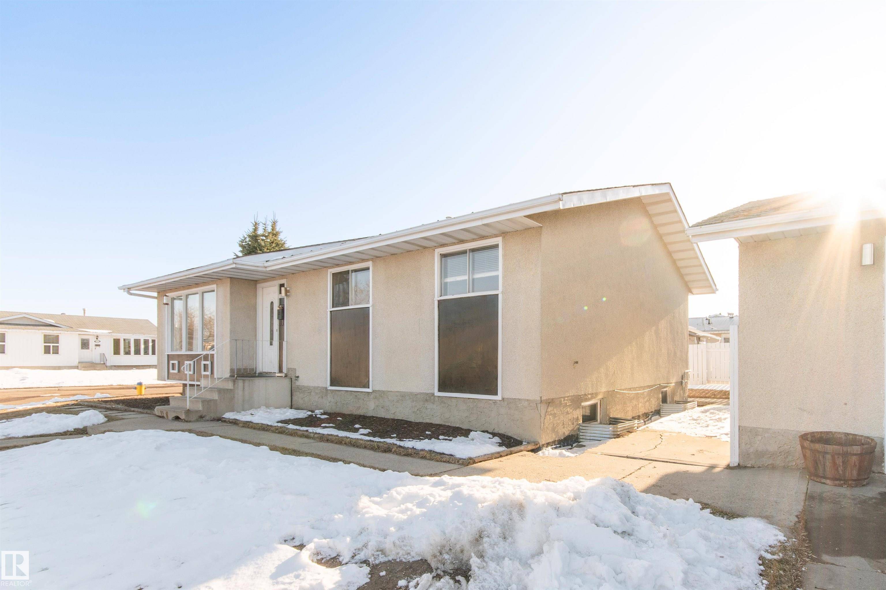 Edmonton, AB T5A 3H8,13608 37 ST NW