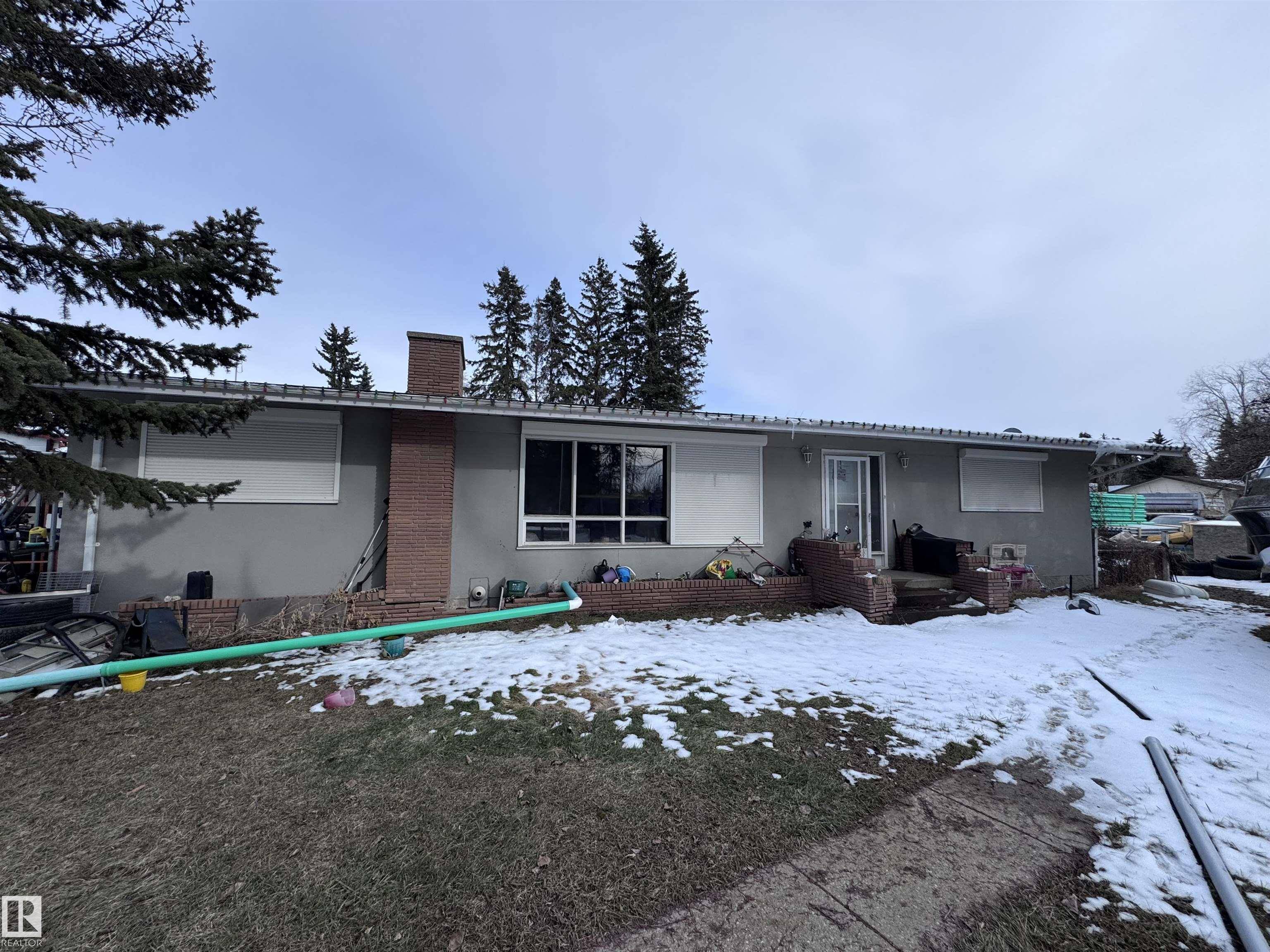 Edmonton, AB T6P 1R9,6611 8 ST NW