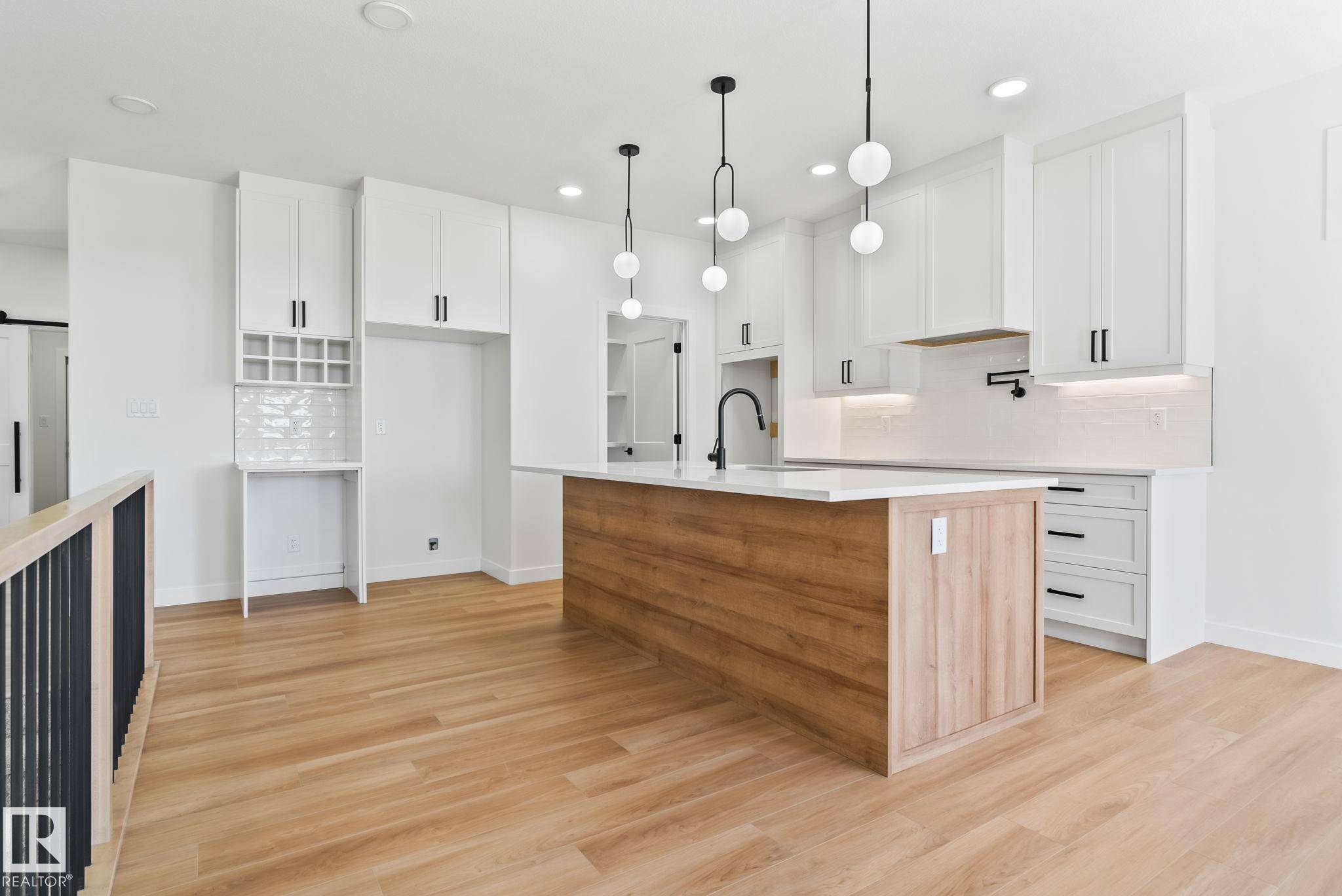 Edmonton, AB T5S 0V6,3325 Chickadee Dr NW