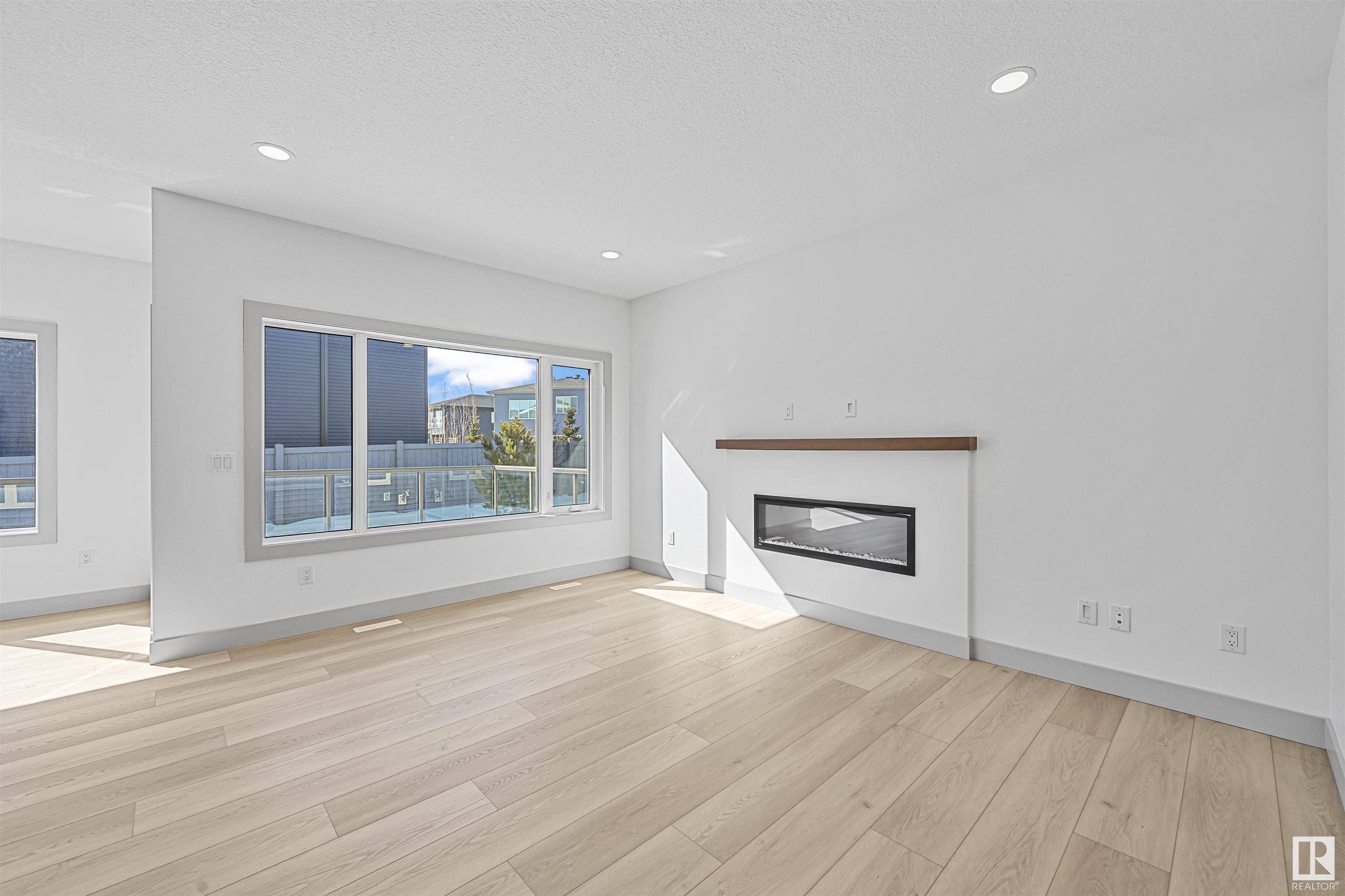 Edmonton, AB T6W 4A1,6638 KNOX PL SW