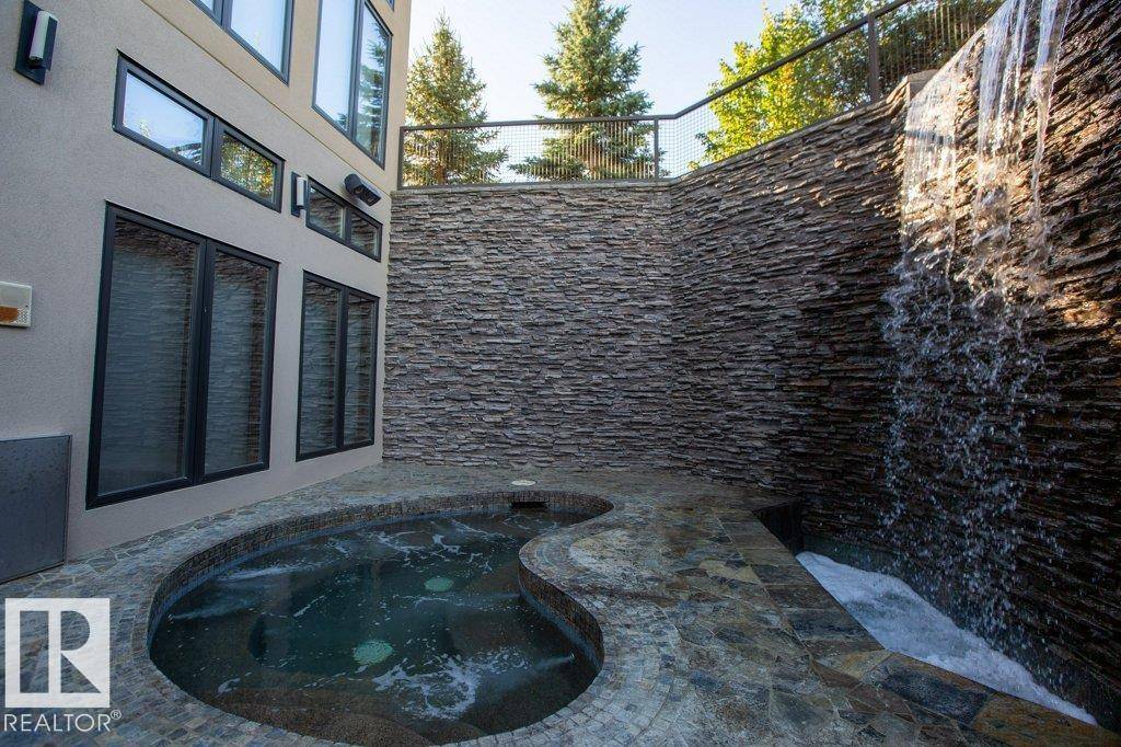 Edmonton, AB T6W 0S1,56 WINDERMERE DR SW