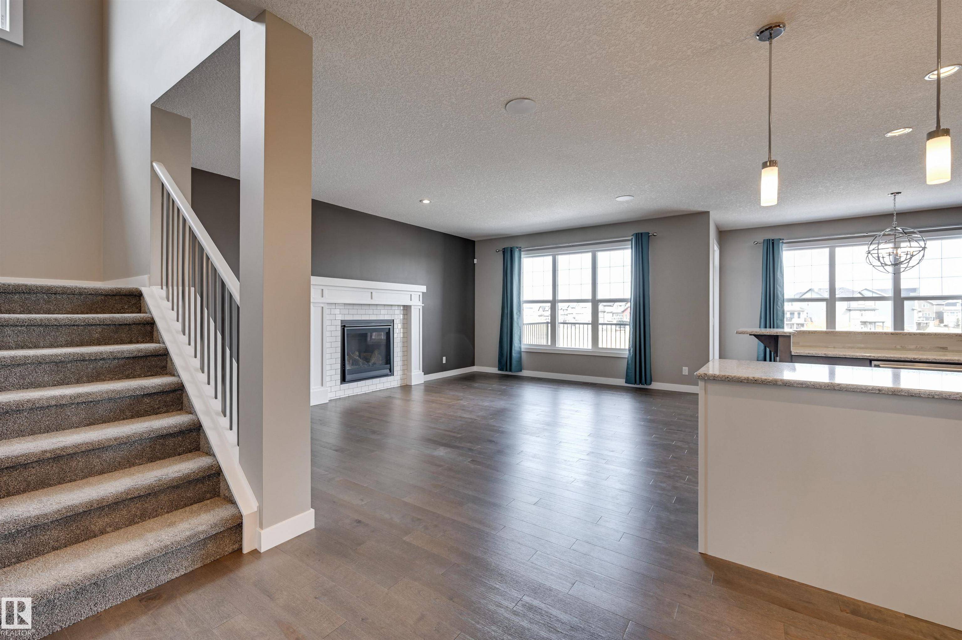 Edmonton, AB T6W 3J3,1640 DAVIDSON GR SW