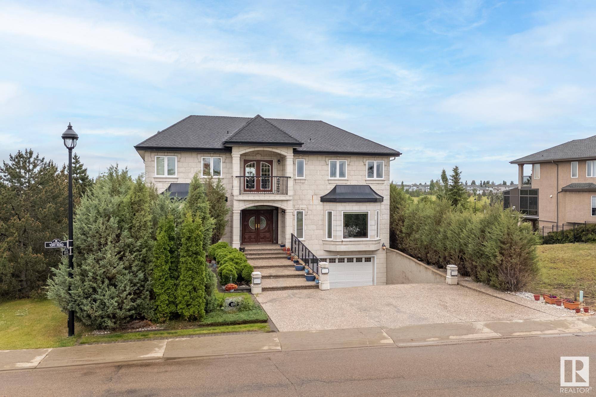 Edmonton, AB T6R 3A7,1091 TORY RD NW
