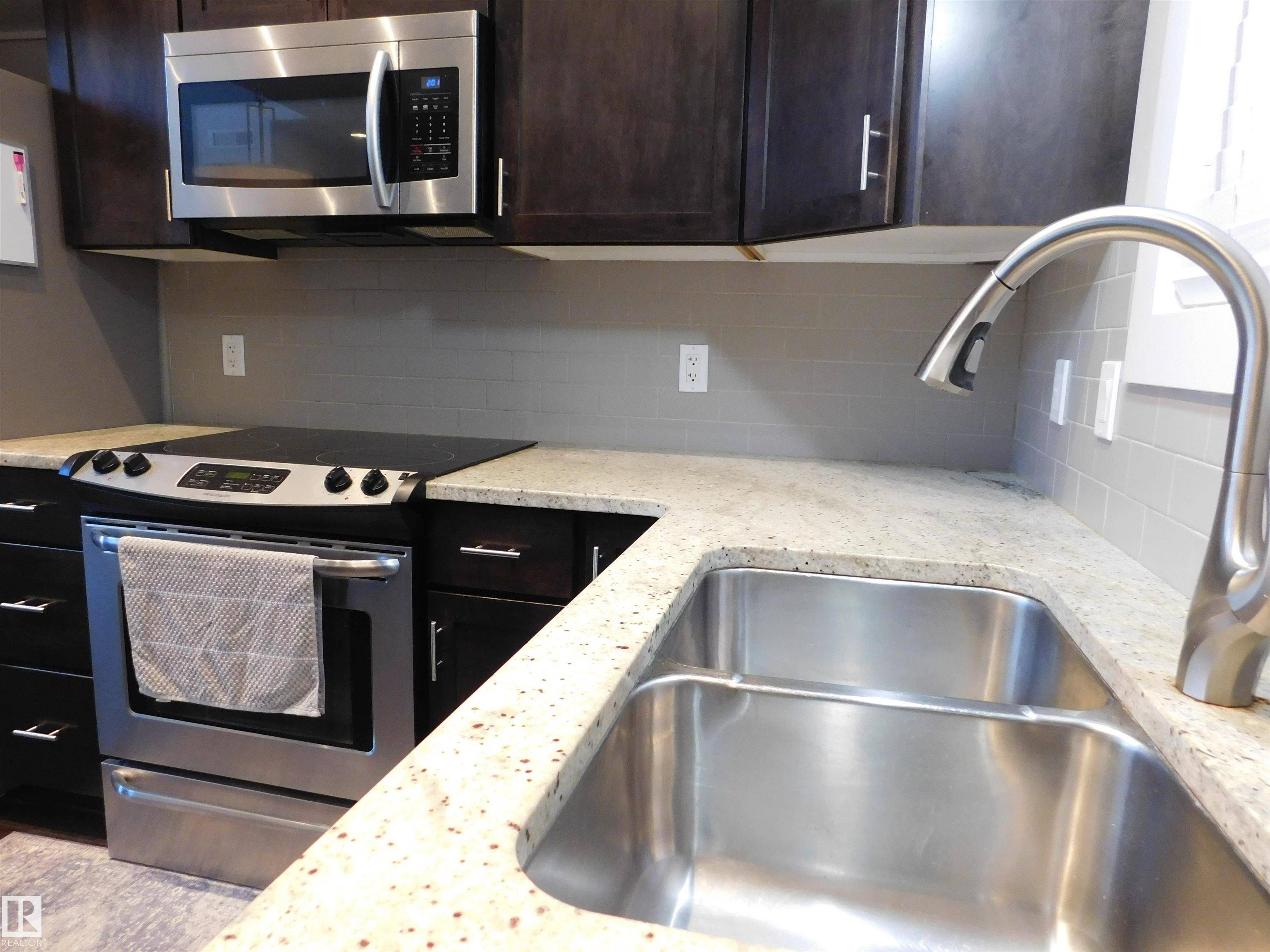 Edmonton, AB T6G 0K7,#50 11518 76 AV NW