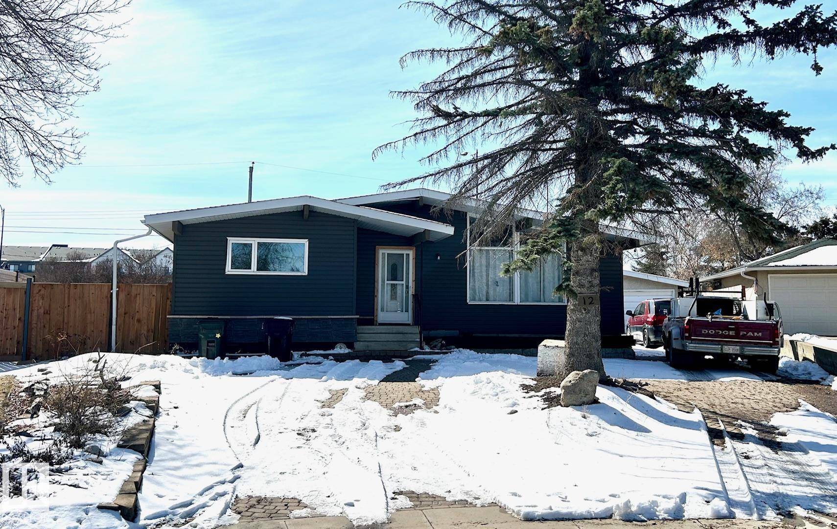 Sherwood Park, AB T8A 1W4,12 IVY CR