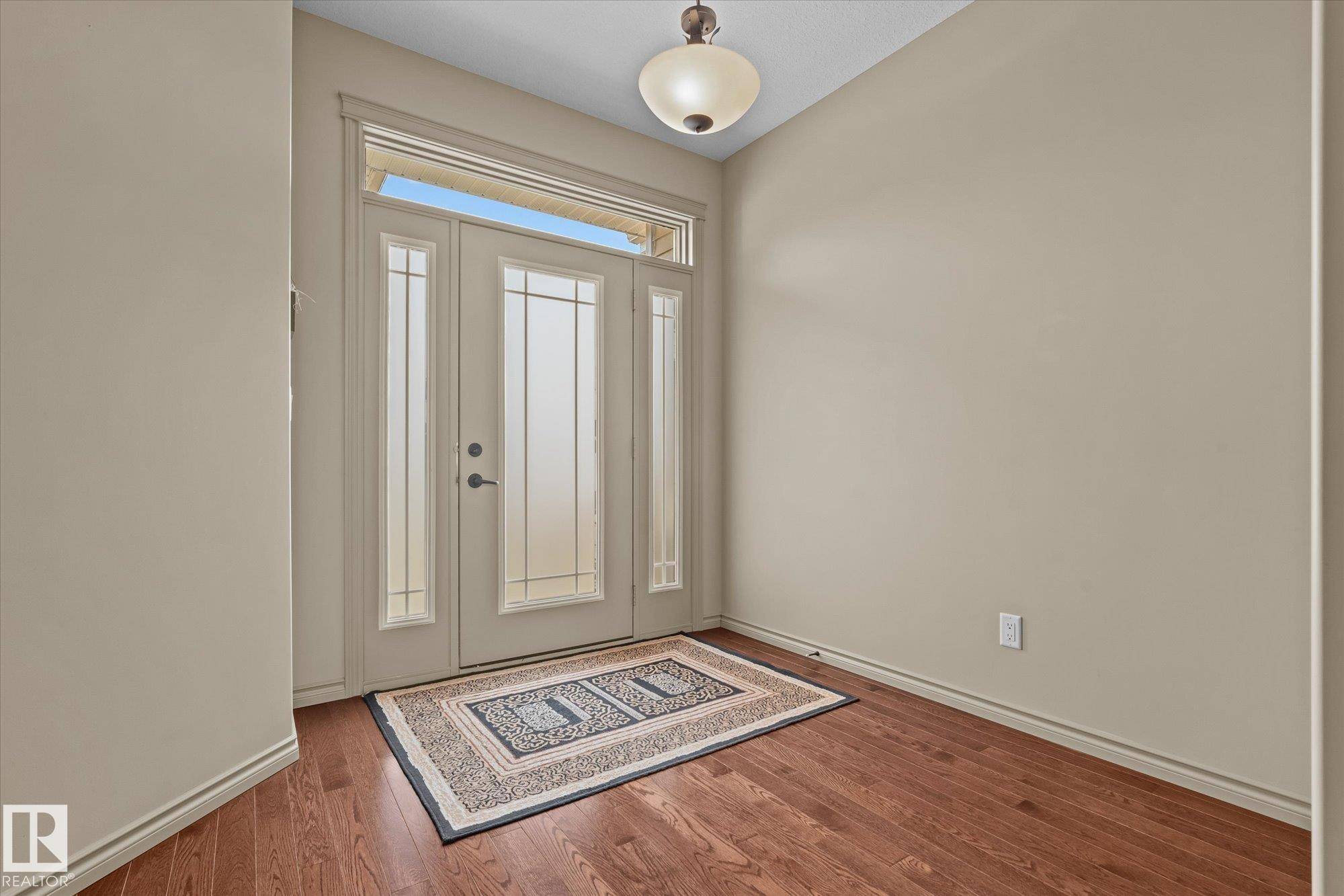 Edmonton, AB T6M 0G2,4812 212 ST NW