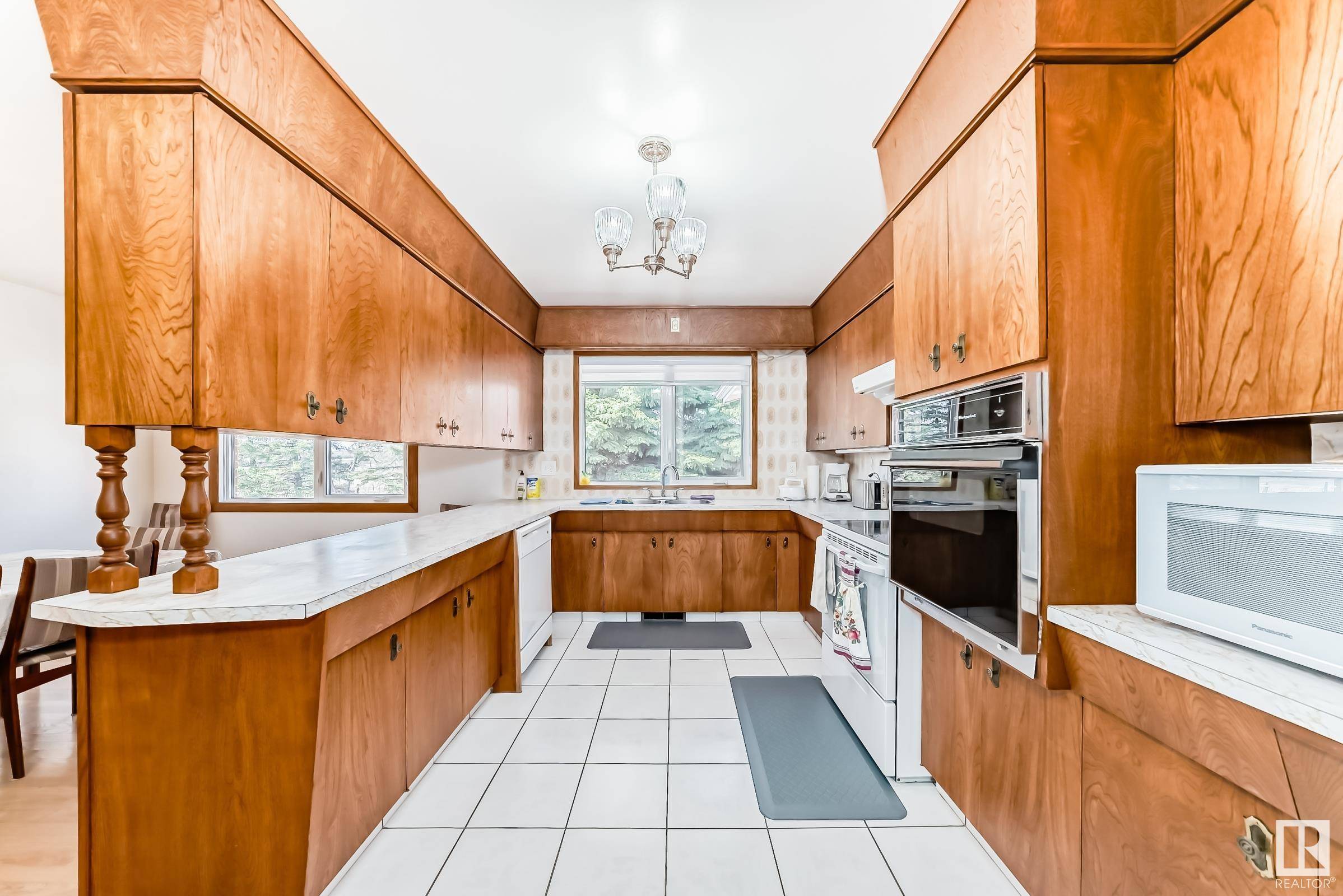 Edmonton, AB T5Y 6J2,1850 232 AV NE