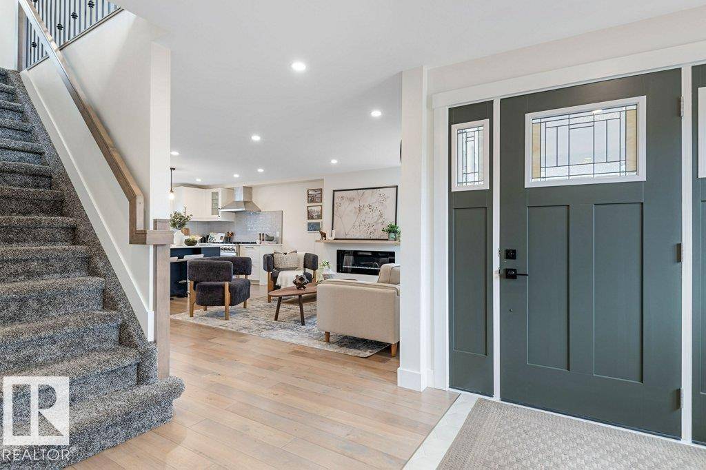 Edmonton, AB T5R 5B2,14356 92 AV NW