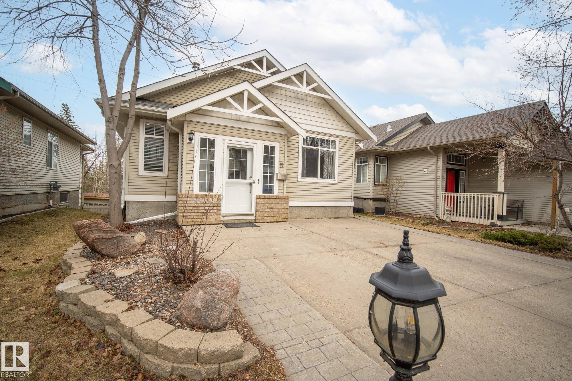 St. Albert, AB T8N 6X1,#5 13 HAWTHORNE CR