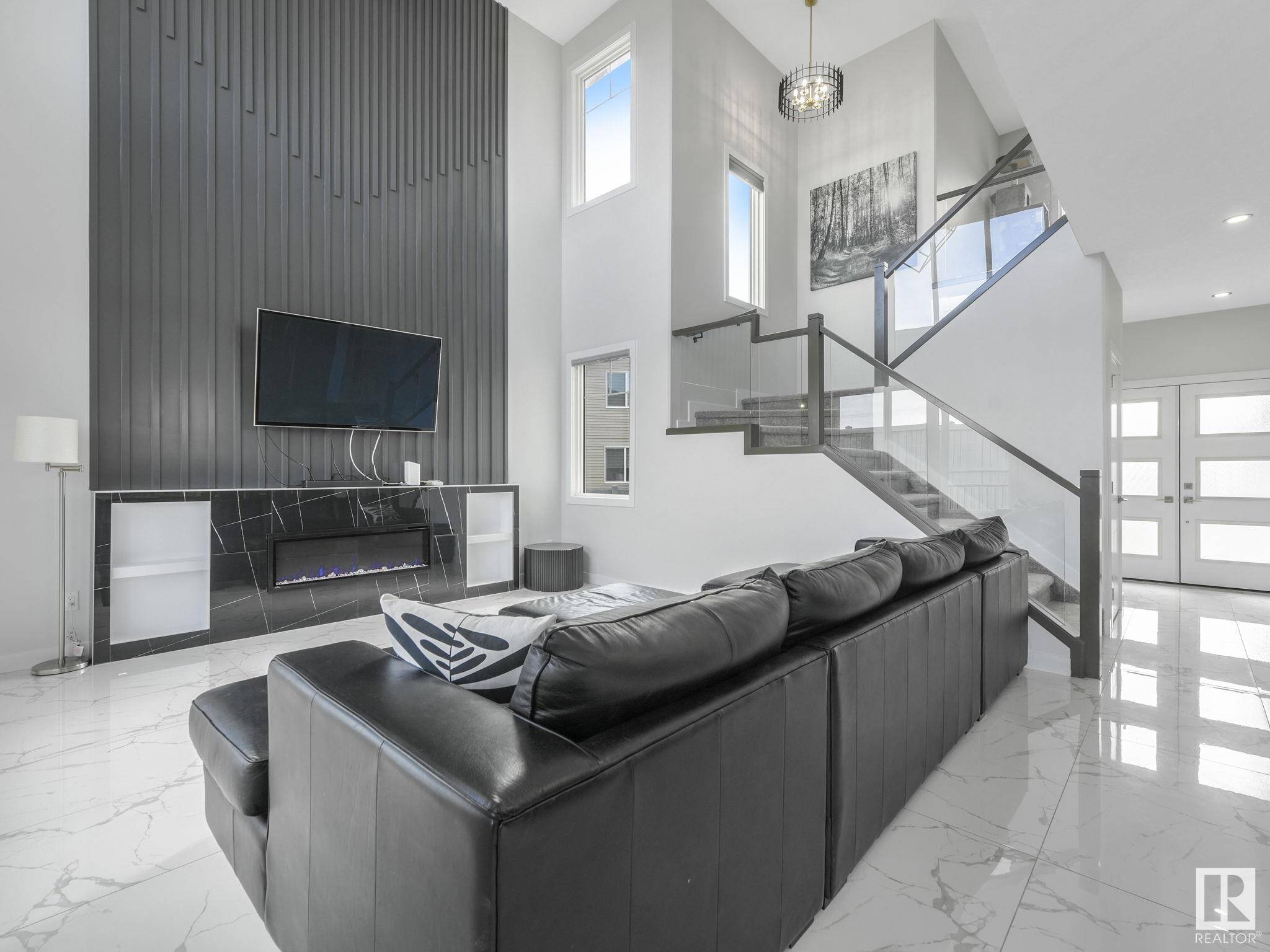 Edmonton, AB T5Y 4C8,1104 152 AV NW