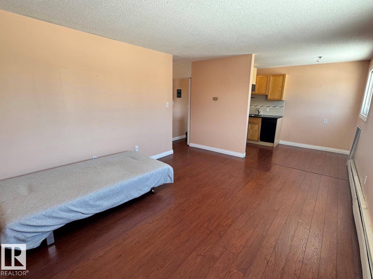 Edmonton, AB T5C 0H5,#204 13035 69 ST NW