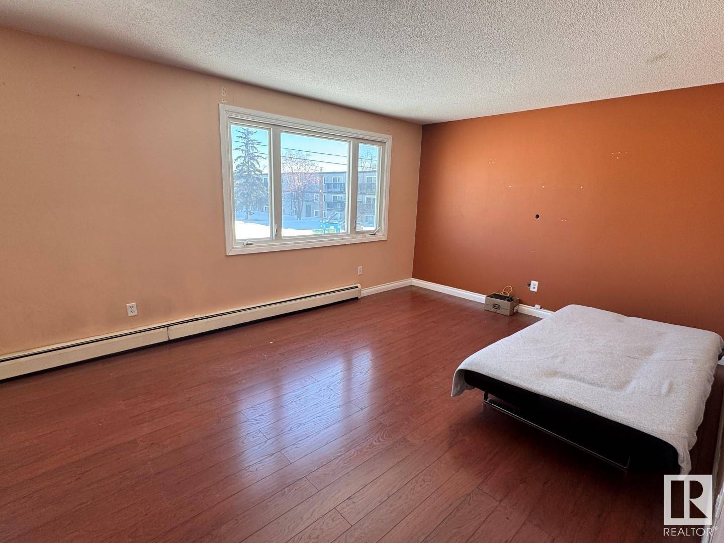 Edmonton, AB T5C 0H5,#204 13035 69 ST NW