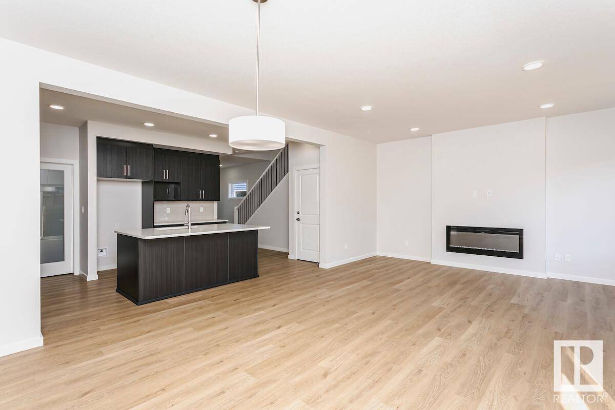 Edmonton, AB T6X 1A3,6410 28 AV SW