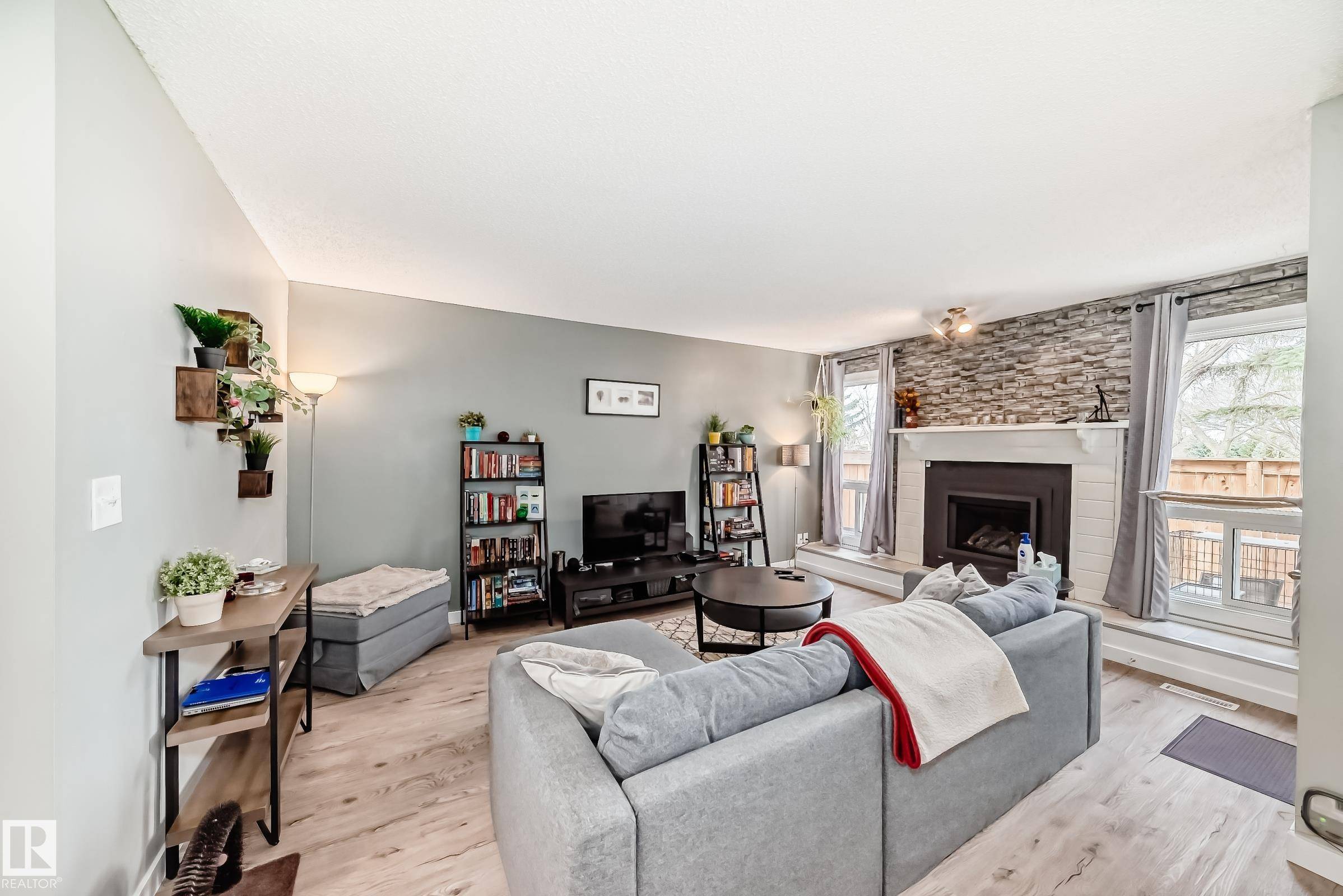 Edmonton, AB T6H 5H4,2920 36 ST NW