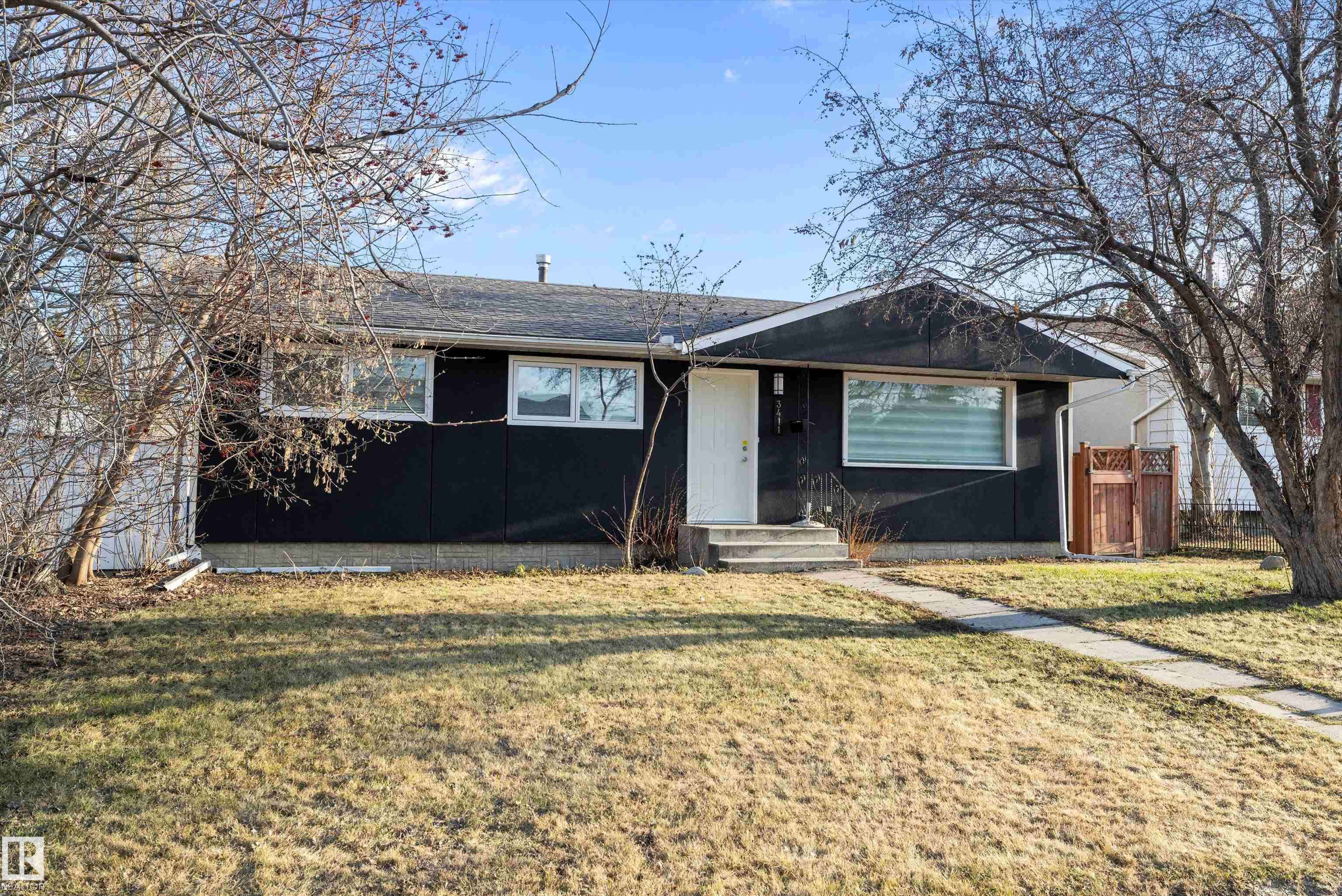 Edmonton, AB T5W 0B6,3411 105 AV NW