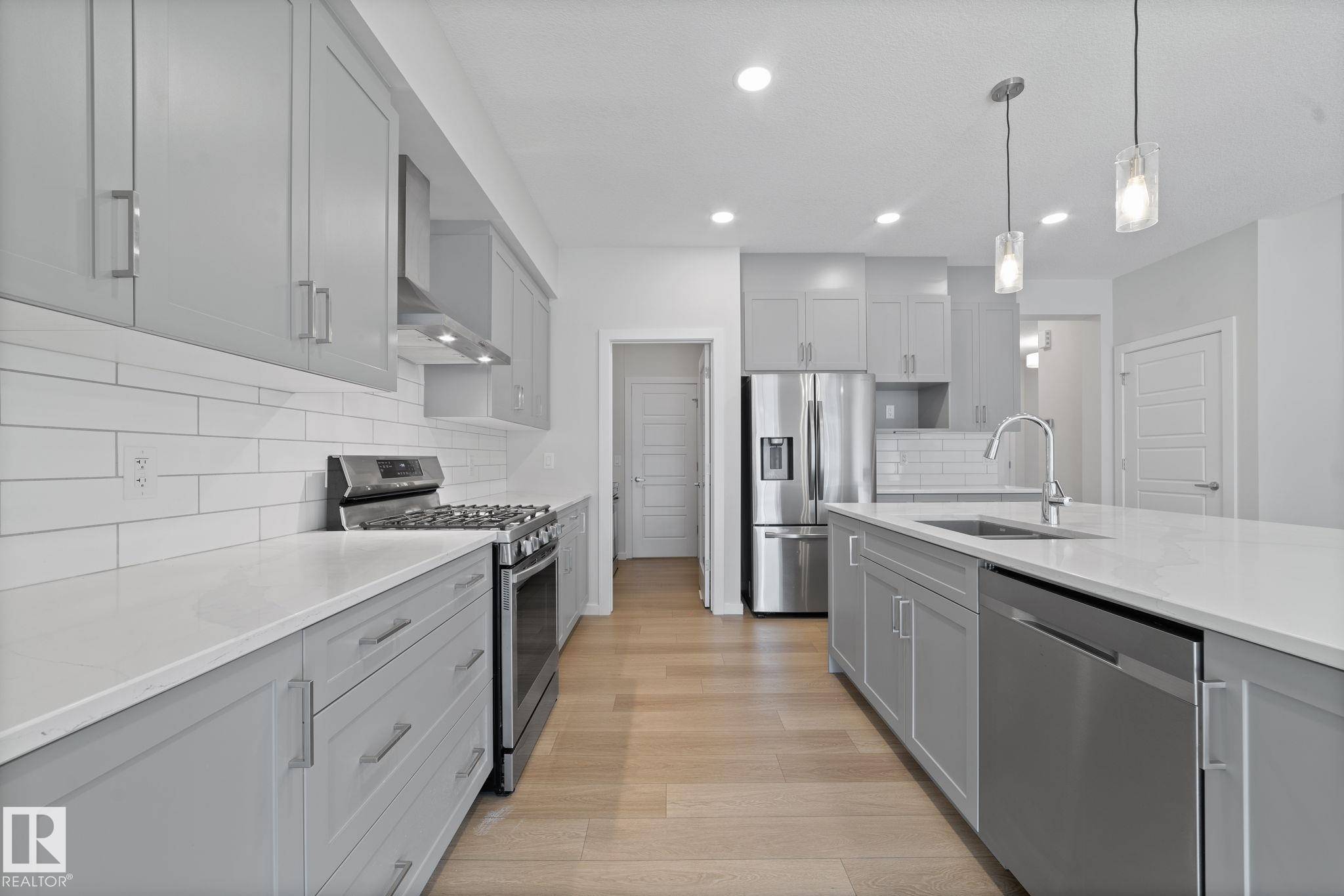 Edmonton, AB T6M 1P1,2431 207 ST NW