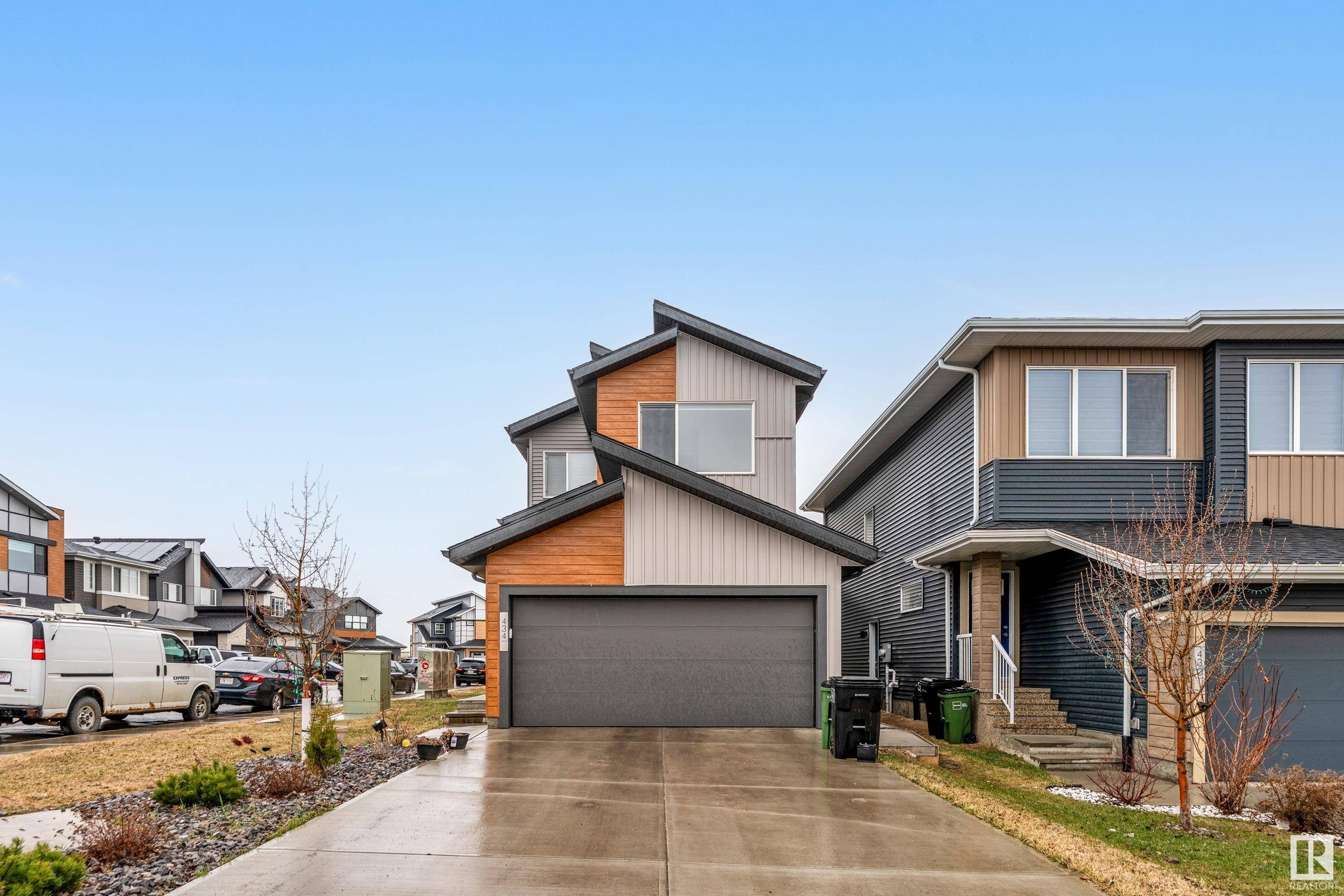 Edmonton, AB T6X 2L7,434 41 ST SW