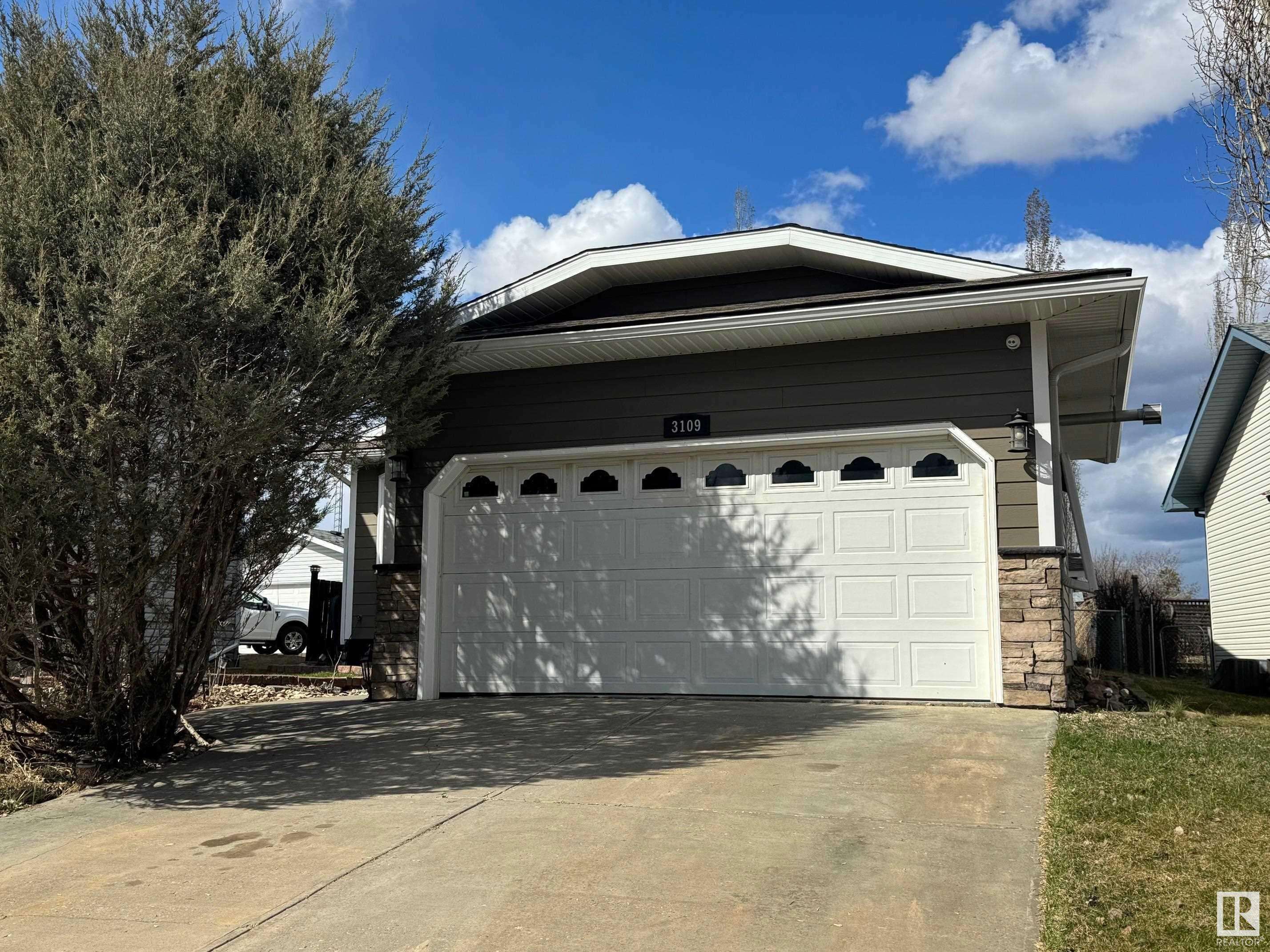 Athabasca Town, AB T9S 1N2,3109 47 AV