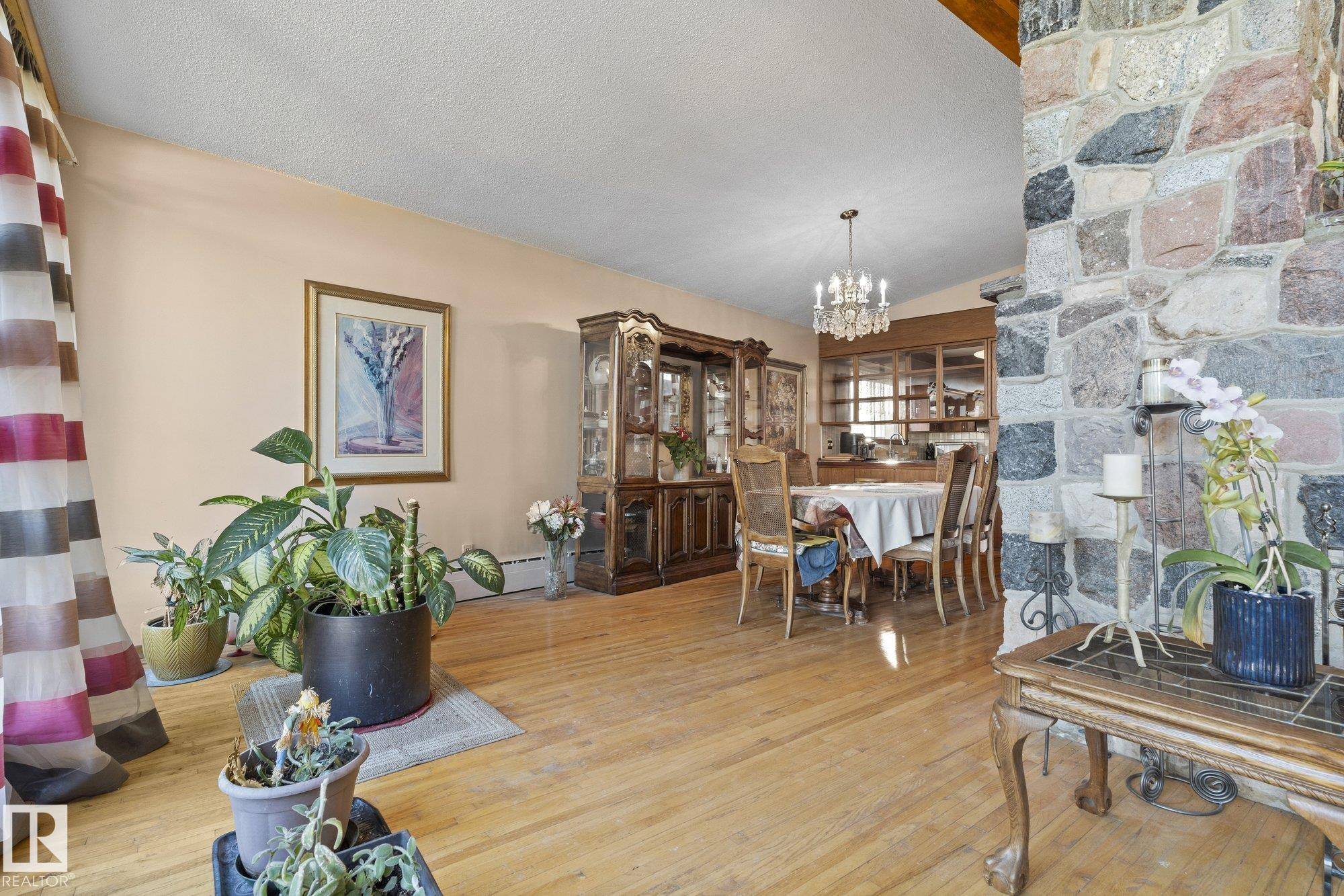 Edmonton, AB T5G 0M2,10423 116 AV NW