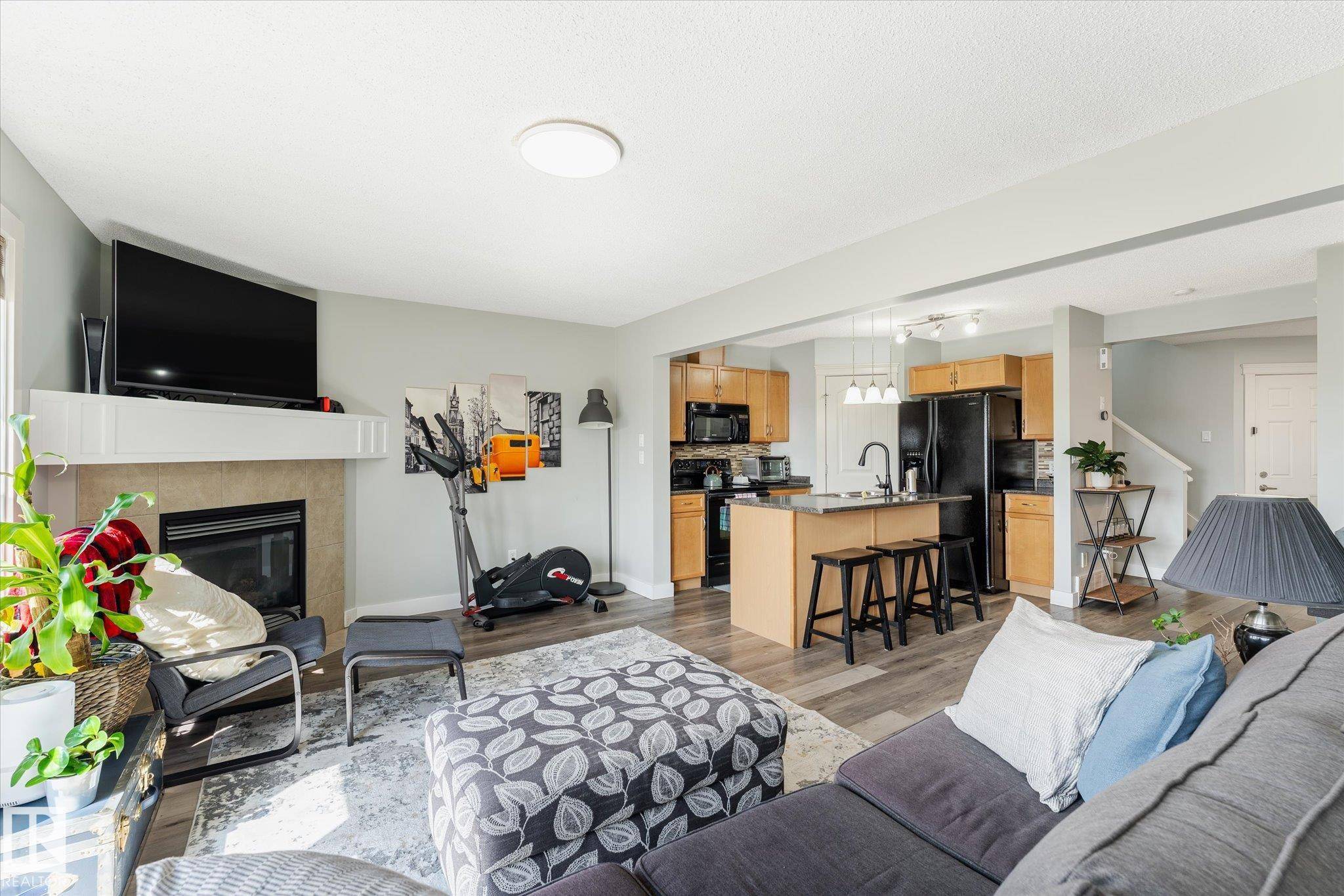 Edmonton, AB T6E 0E8,9065 SCOTT CR NW