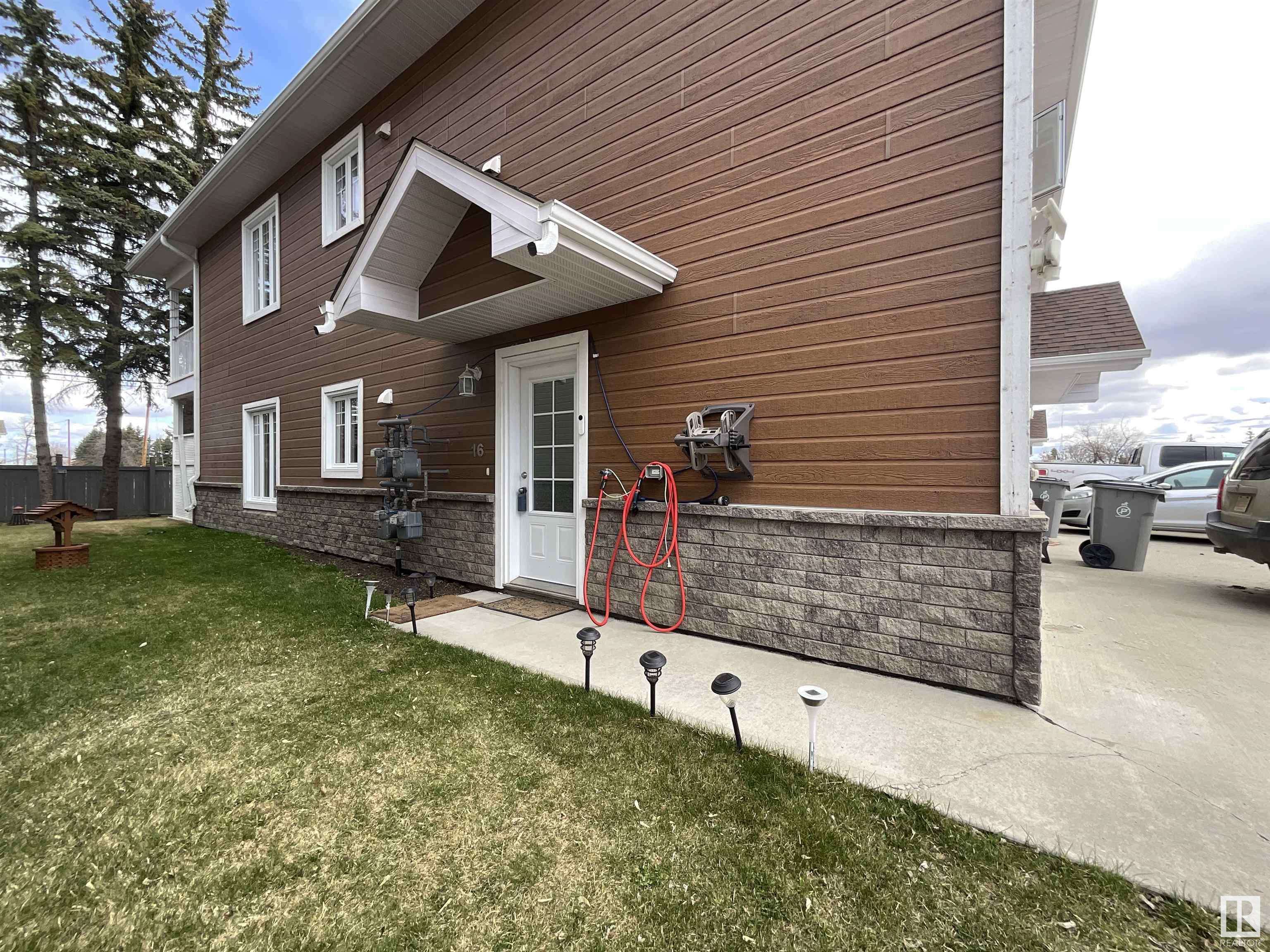 Morinville, AB T8R 1A6,#16 10107 101 AV