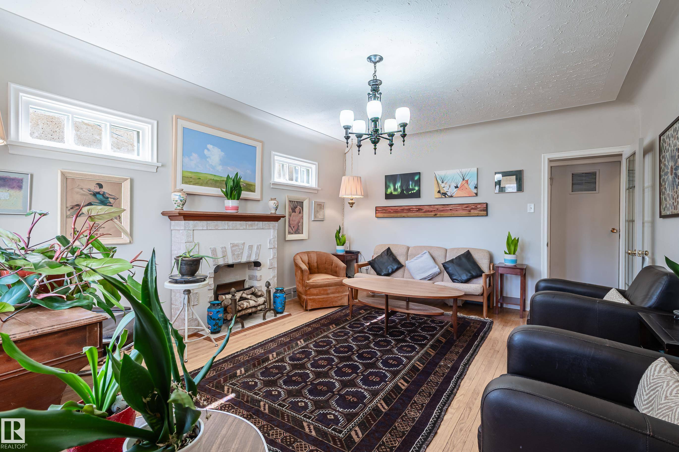 Edmonton, AB T5G 0Z7,11534 92 ST NW NW