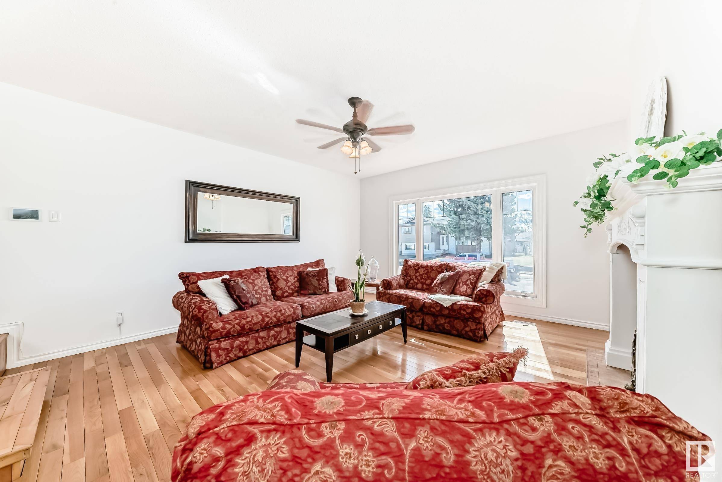 Edmonton, AB T5A 2W2,3726 135A AV NW