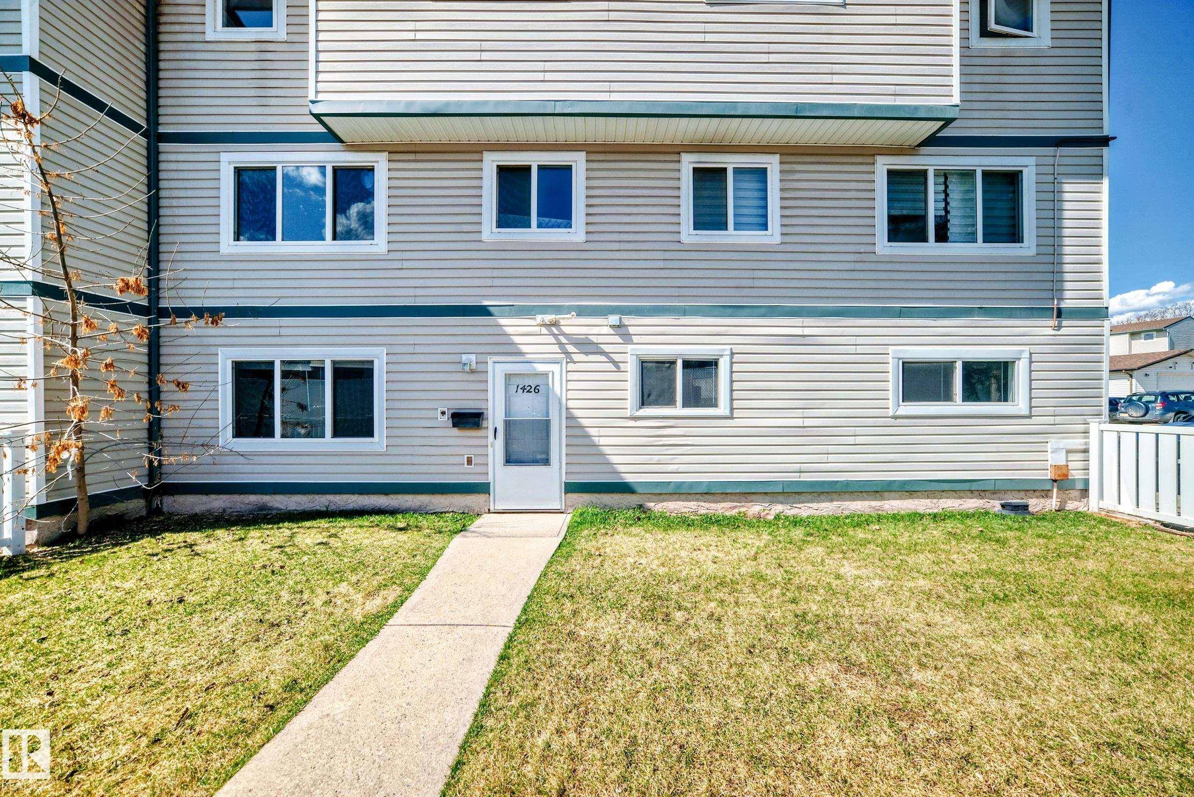 Edmonton, AB T6K 3M2,1426 LAKEWOOD W NW