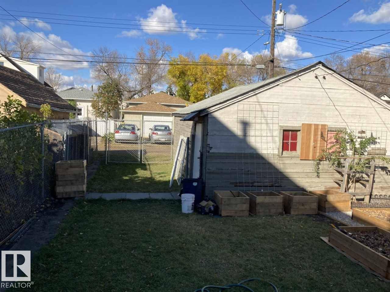 Edmonton, AB T5H 0S7,9332 106A AV NW