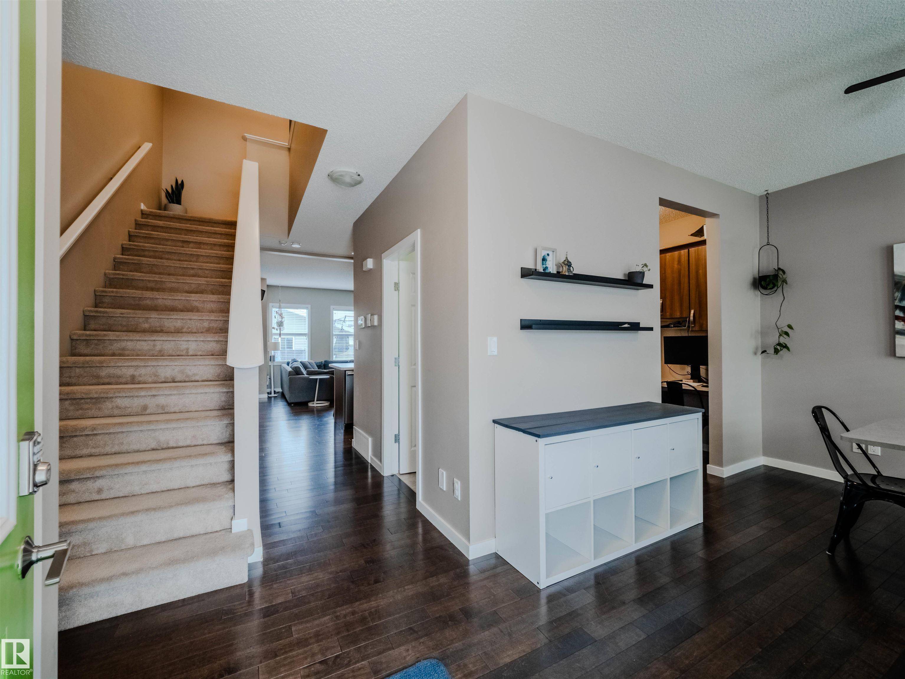Edmonton, AB T6X 0L5,7304 20 AV SW