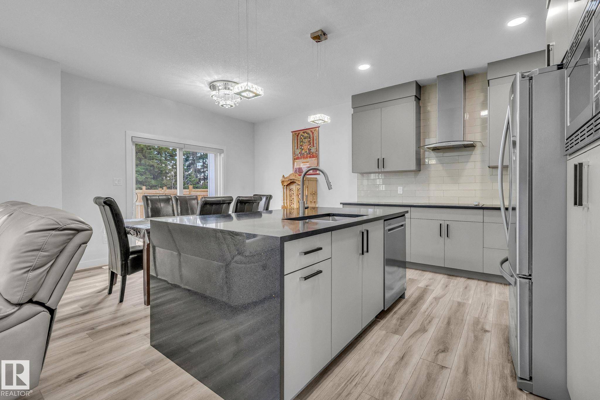 Edmonton, AB T6W 4V7,16207 34 AV SW SW