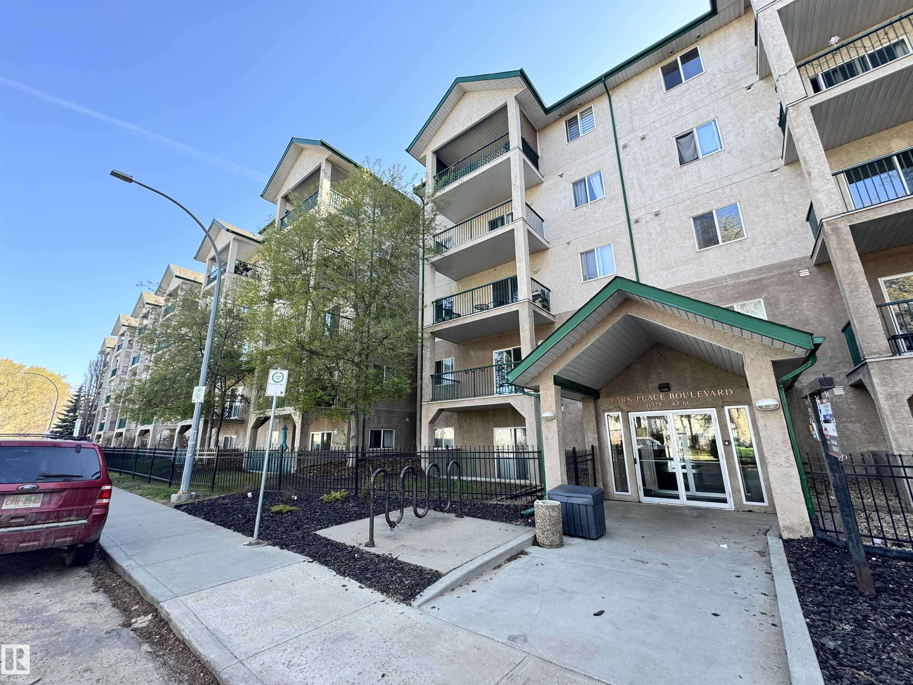 Edmonton, AB T5B 4W5,#134 11325 83 ST NW