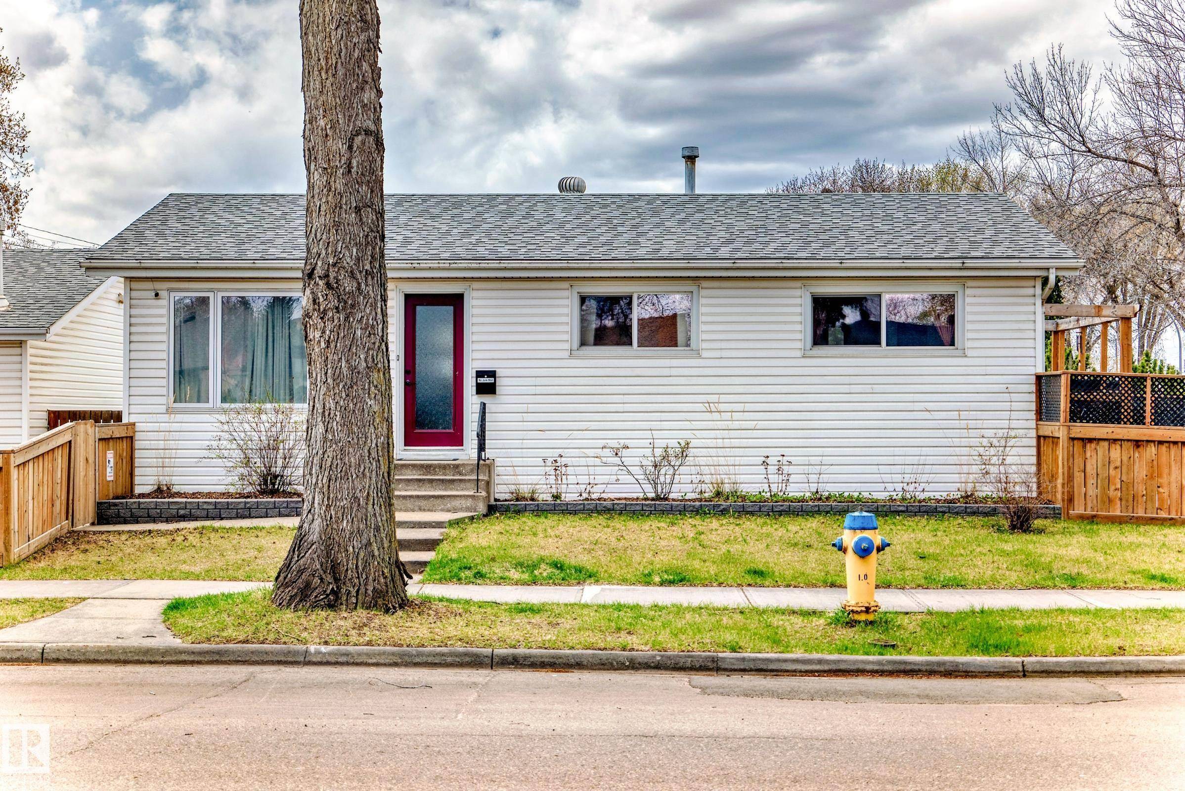 Edmonton, AB T5P 1W3,11052 151 ST NW