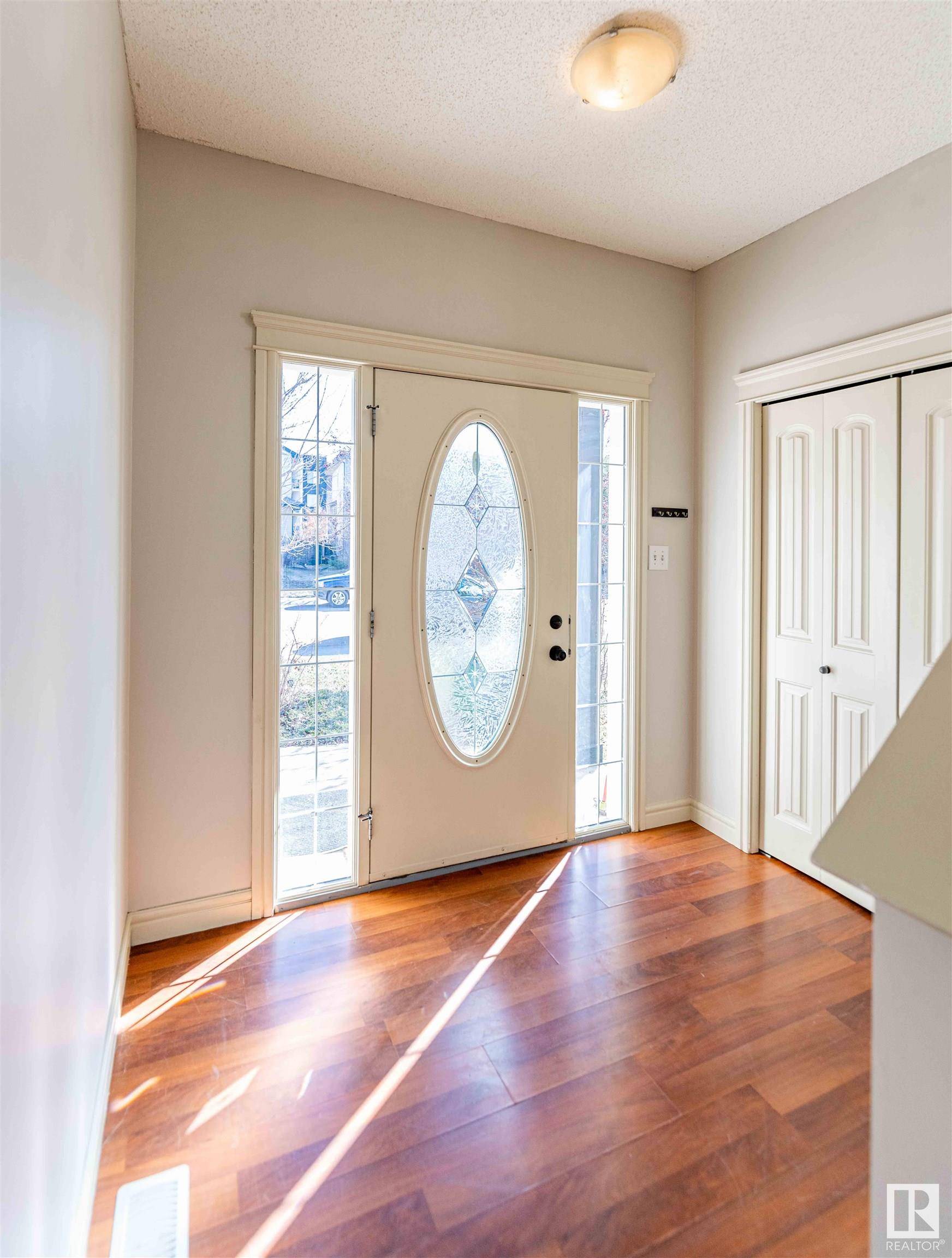 Edmonton, AB T6W 0C9,11842 21 AV SW