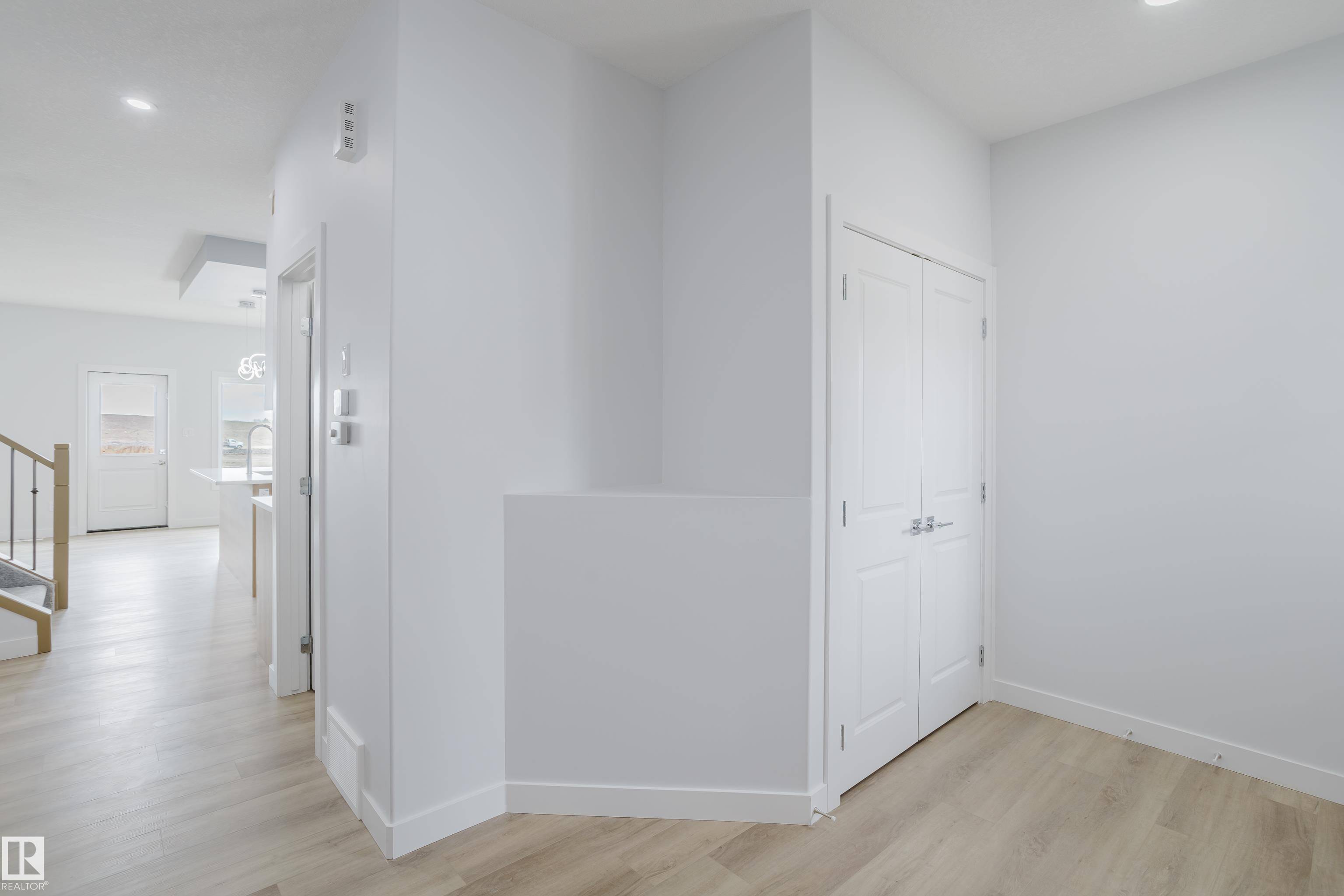 Edmonton, AB T6M 3H6,2040 210 ST NW