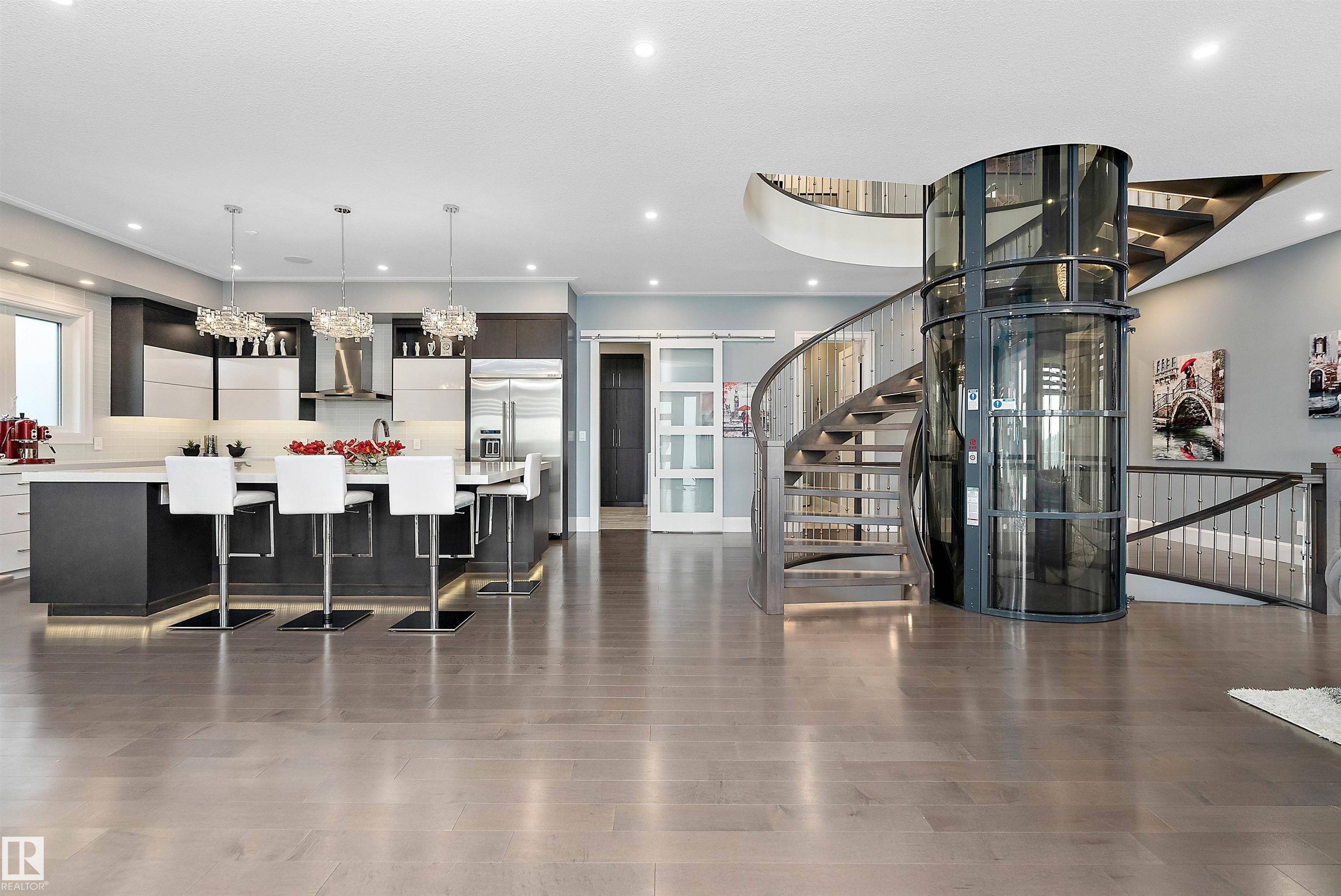 Edmonton, AB T5H 3R8,7706 JASPER AV NW