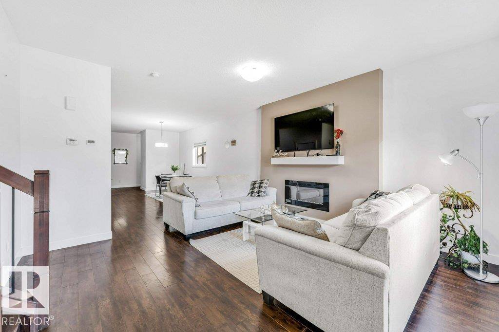Edmonton, AB T6W 3L1,9201 COOPER CR SW