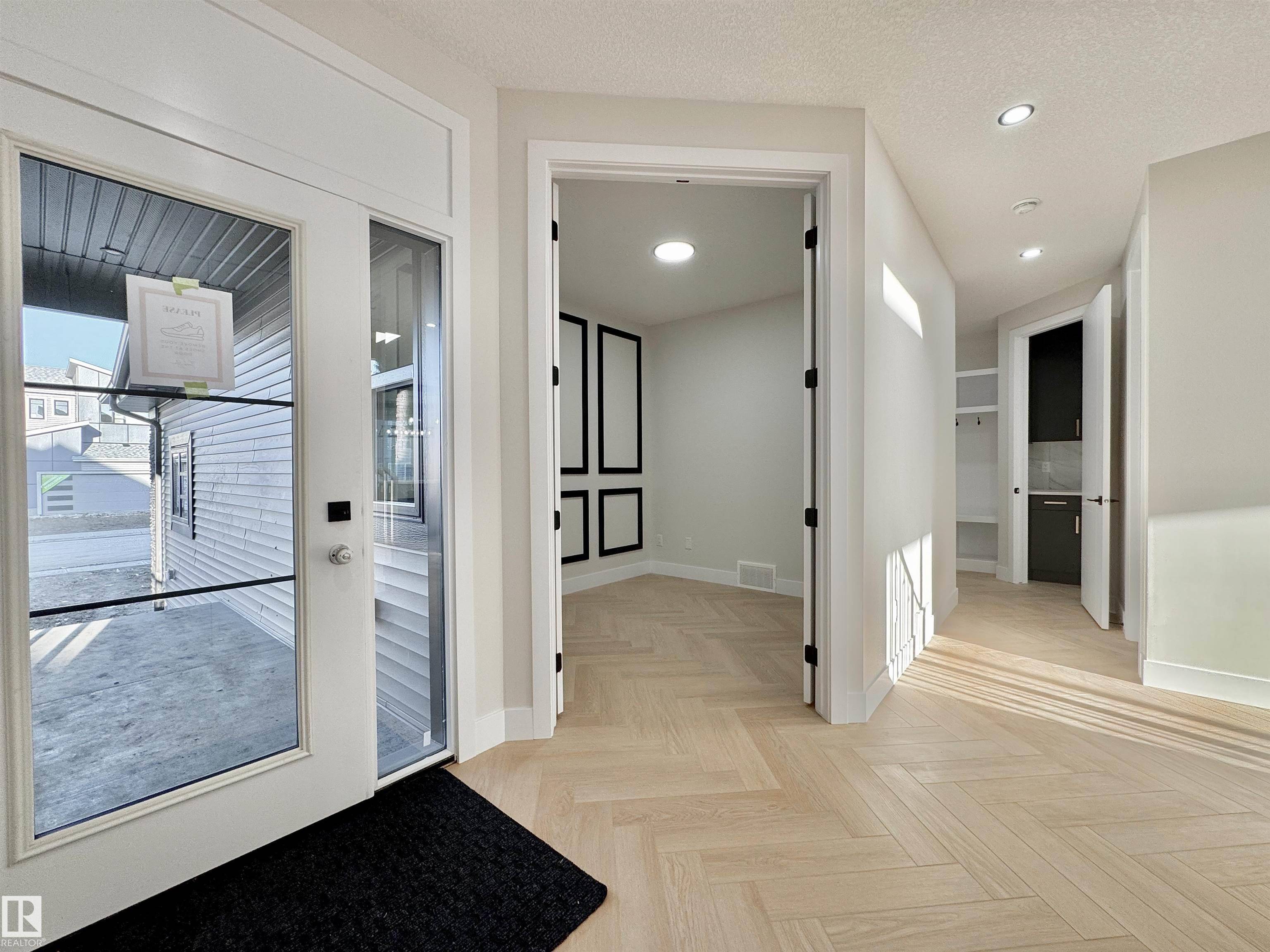 Edmonton, AB T6W 5R3,7214 KIVIAQ LI SW