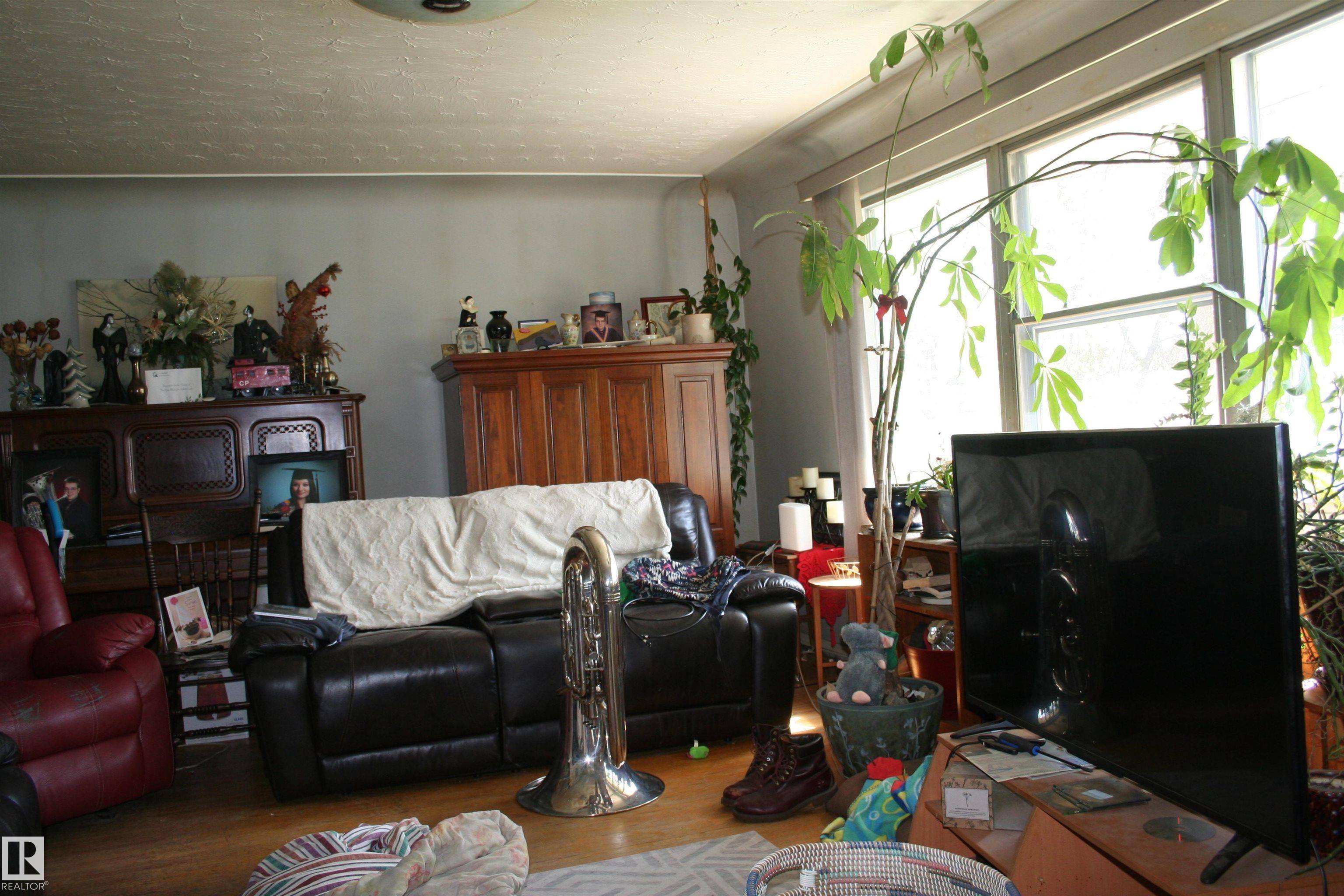 Edmonton, AB T5N 1E6,14532 106A AV NW